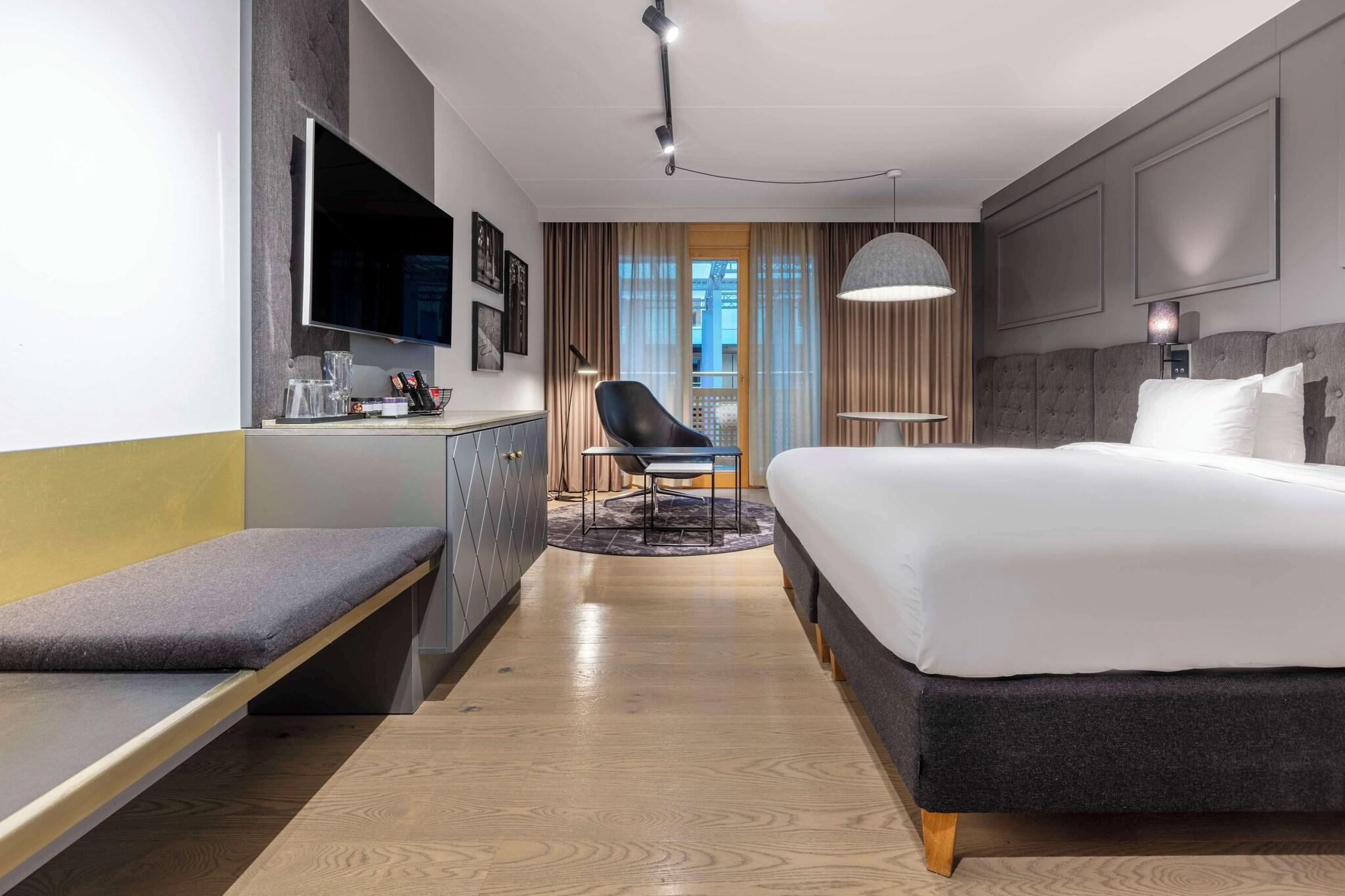 Double Queen Size Bed