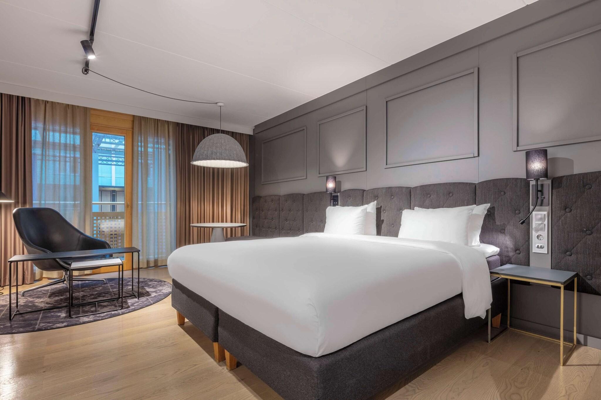 Double Queen Size Bed