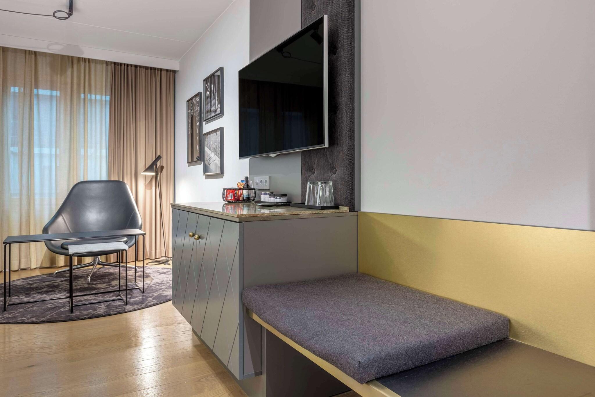 Double Queen Size Bed