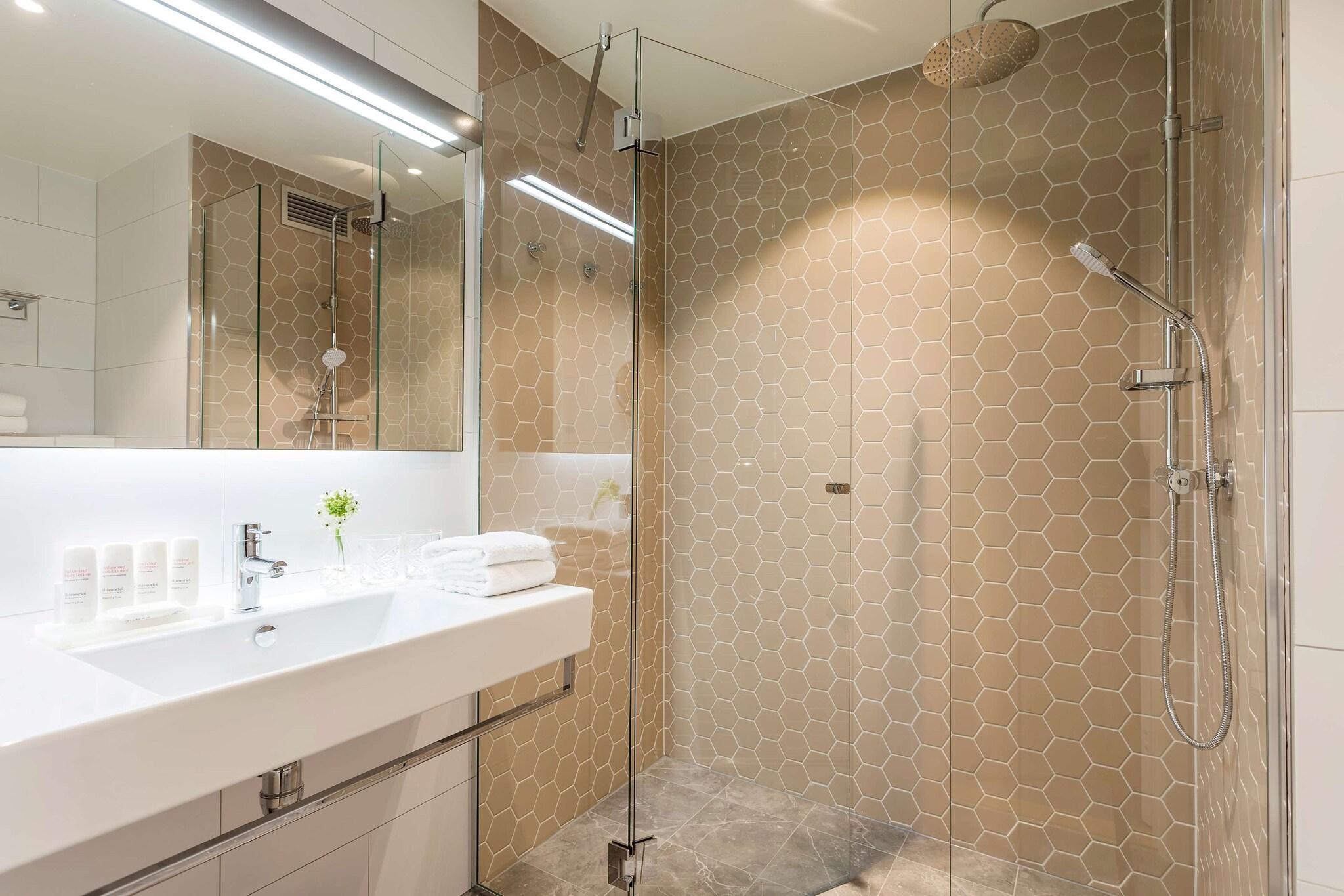 Double Queen Size Bed