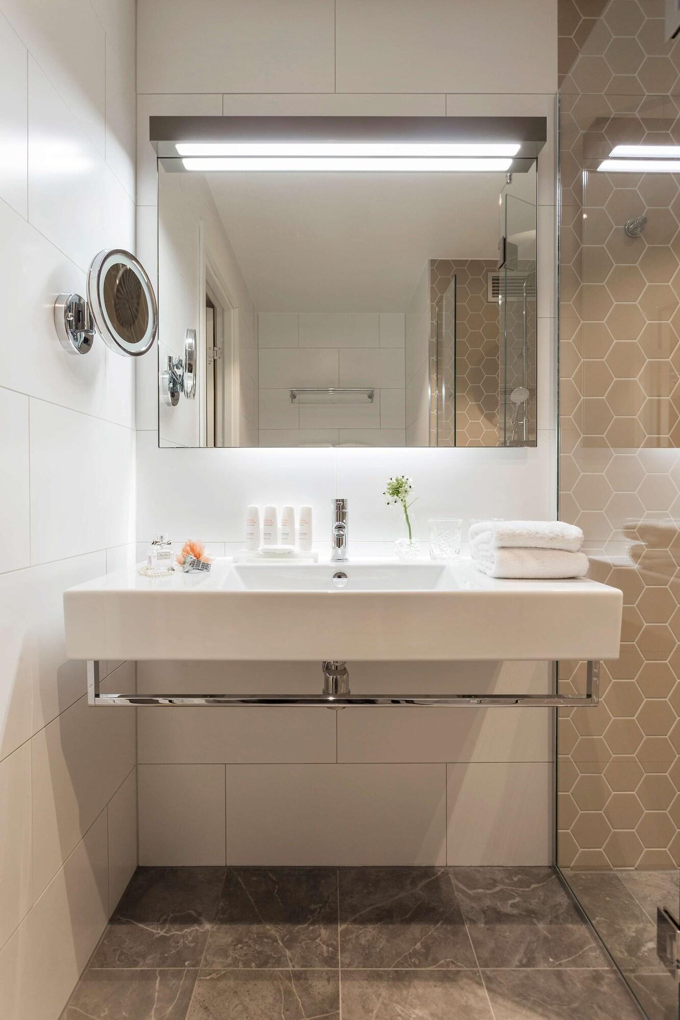 Double Queen Size Bed