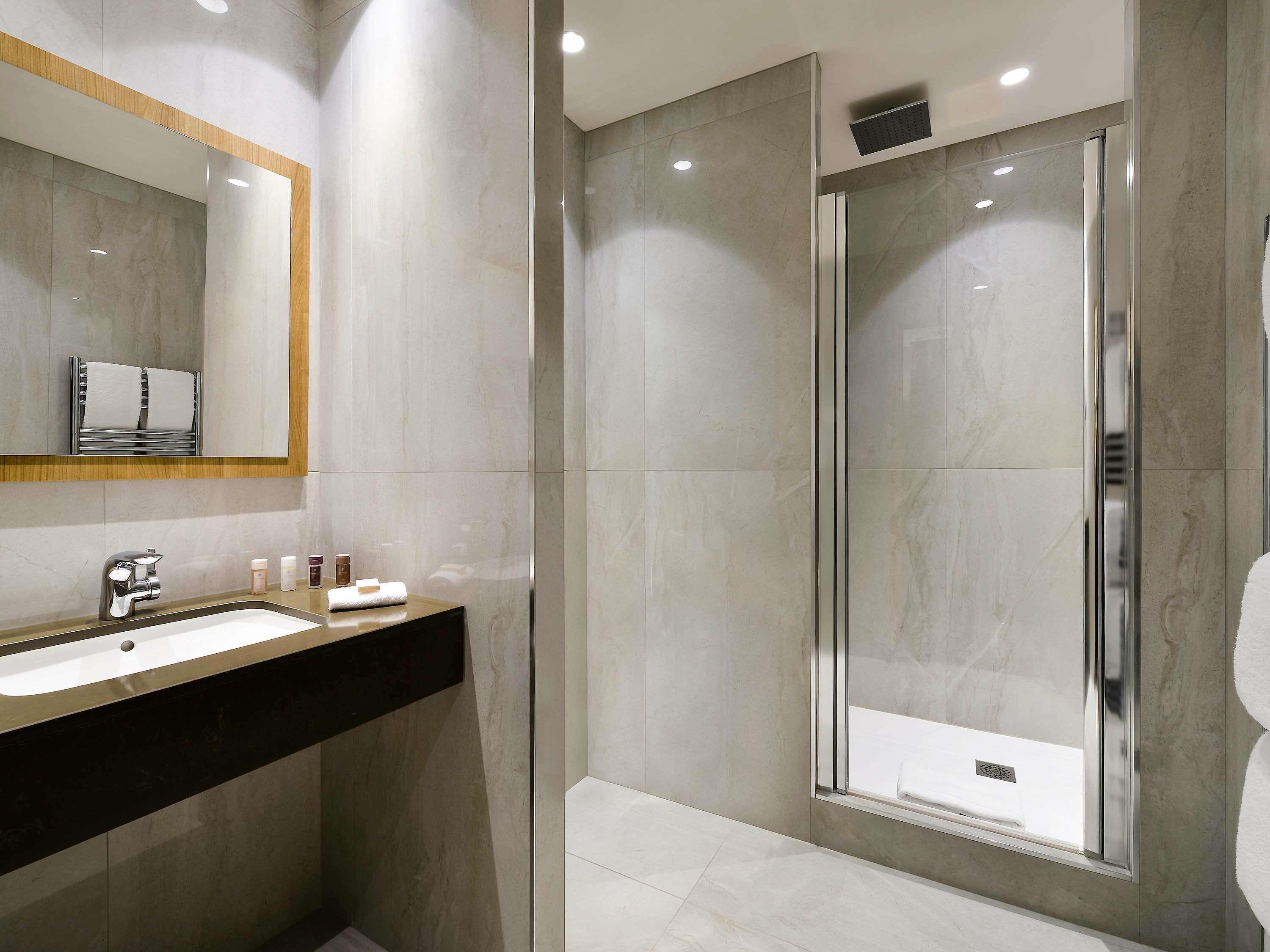 Double Classic Queen Bed