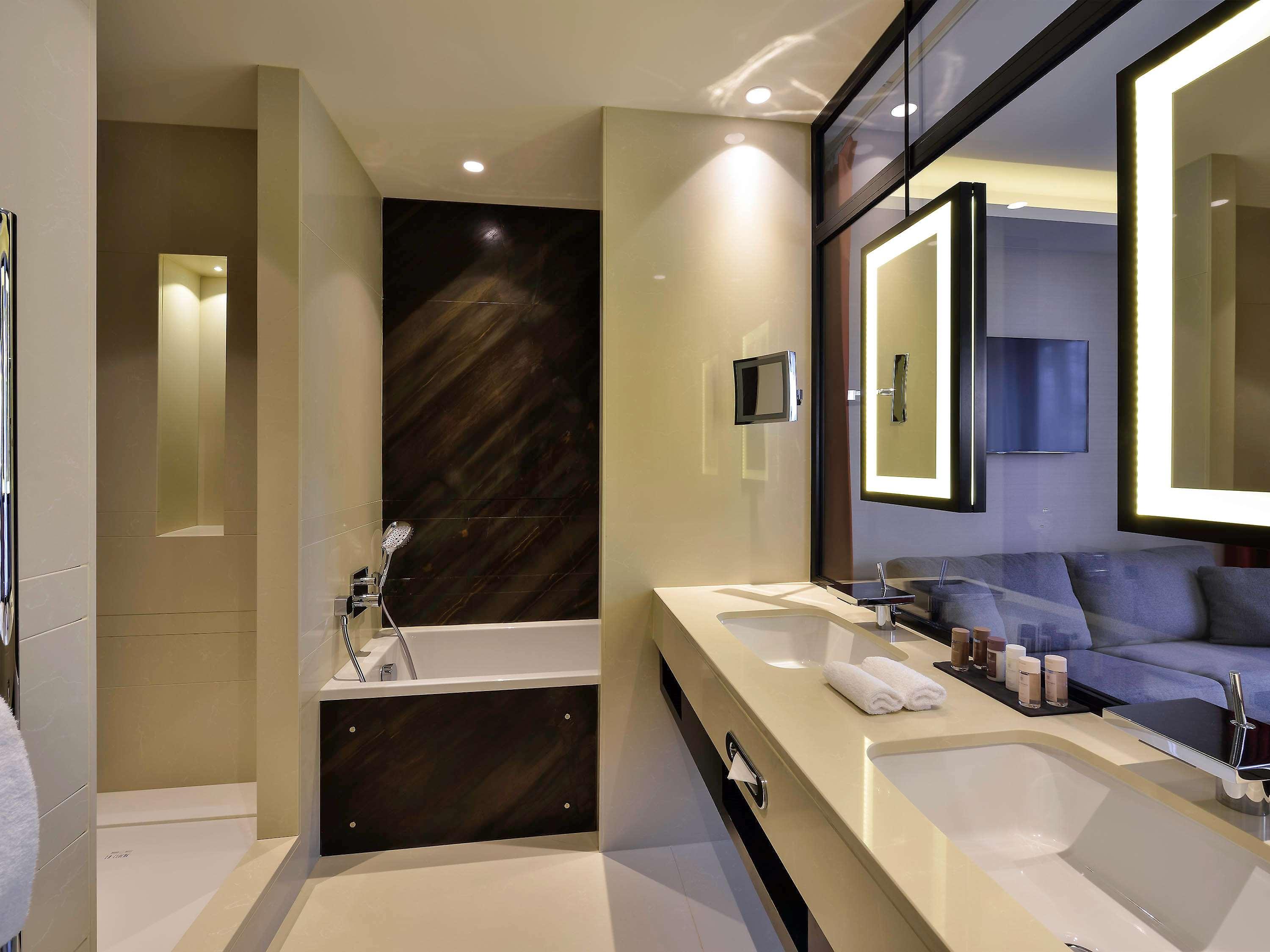 Twin Deluxe with Views