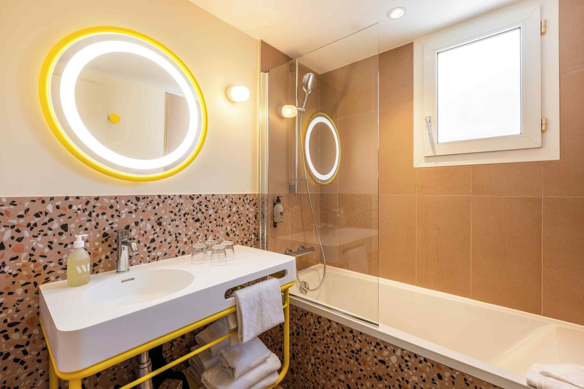 Family Room Queen Size Bed