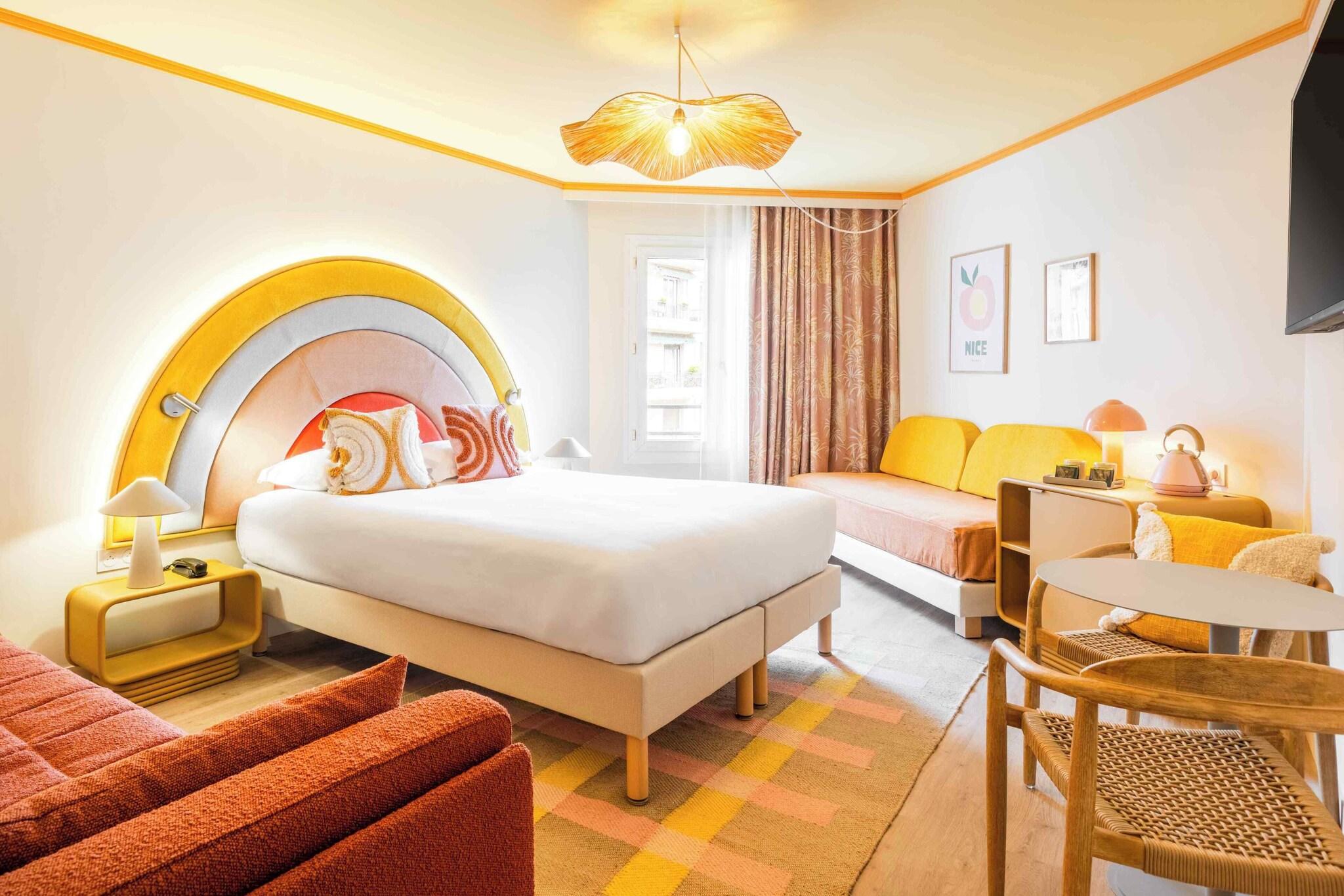 Family Room Queen Size Bed