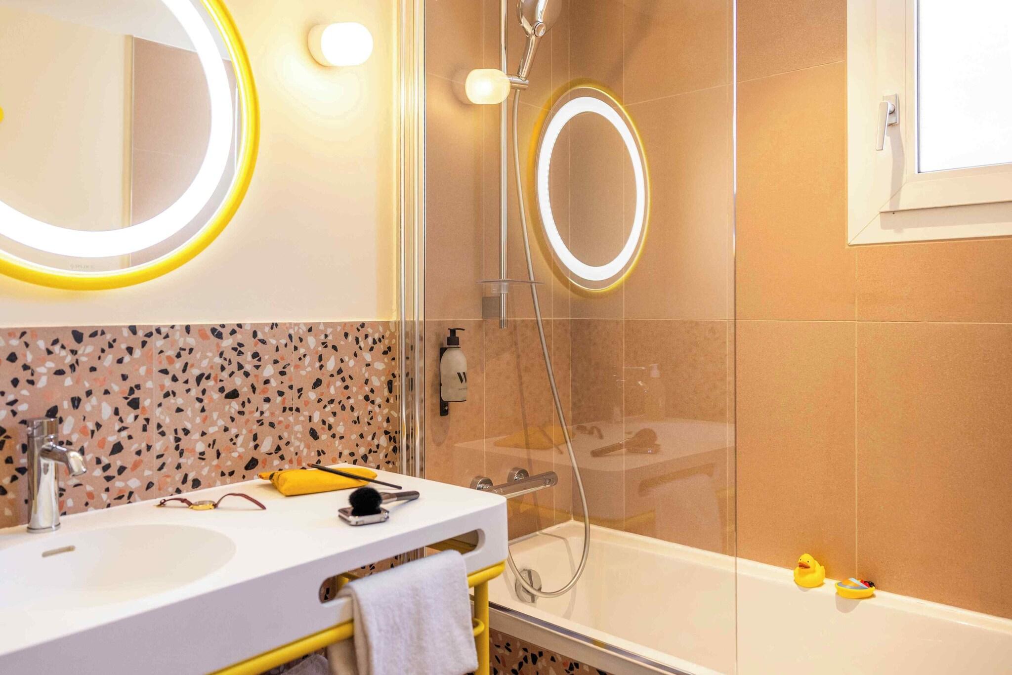 Family Room Queen Size Bed