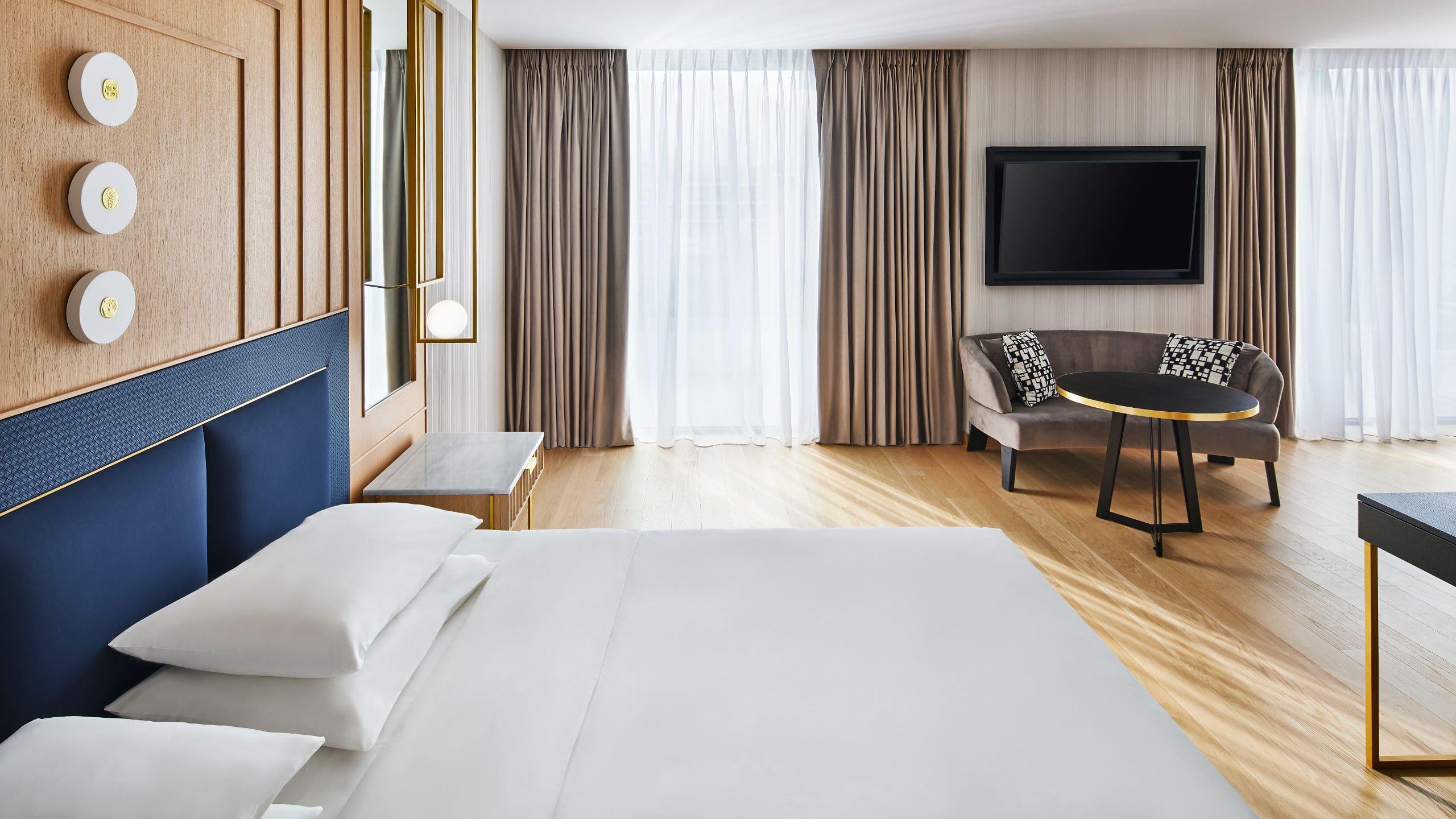 Junior Suite King Size Bed