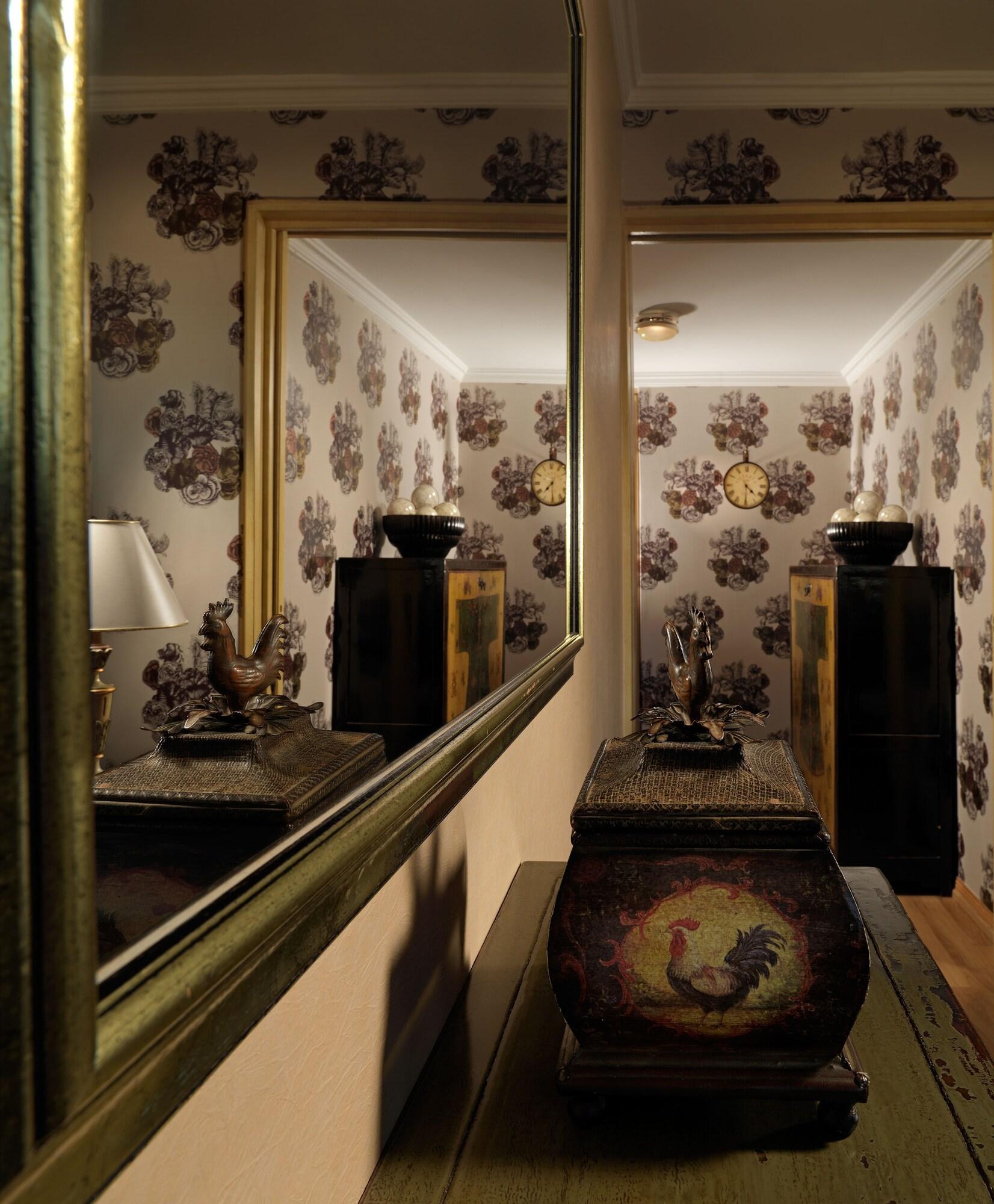 Suite Queen Size Bed