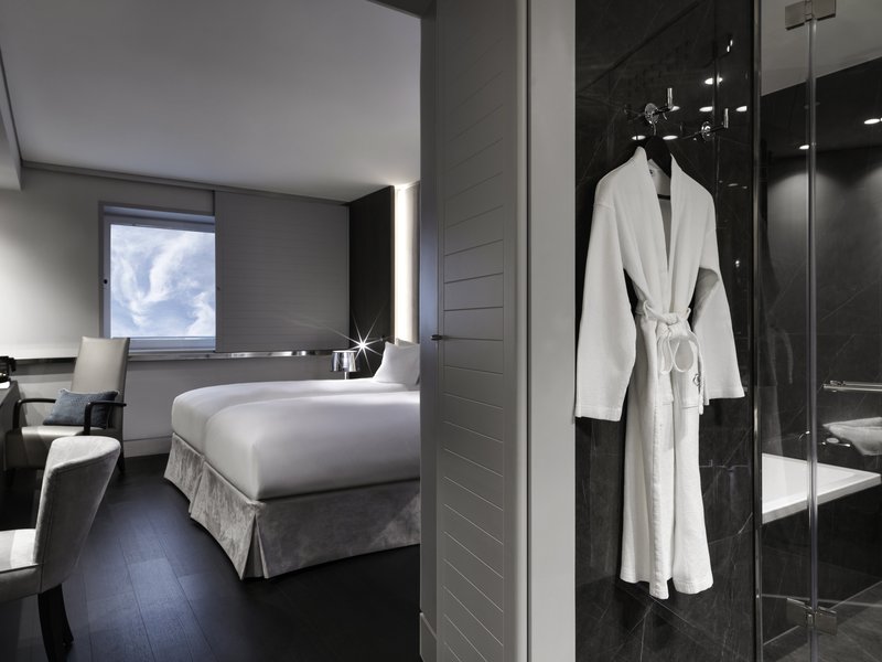 Double Club Queen Bed