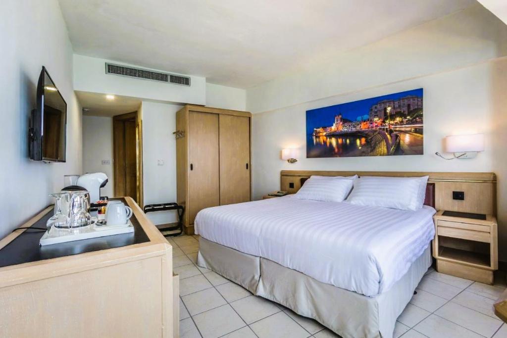 Double or Twin Standard