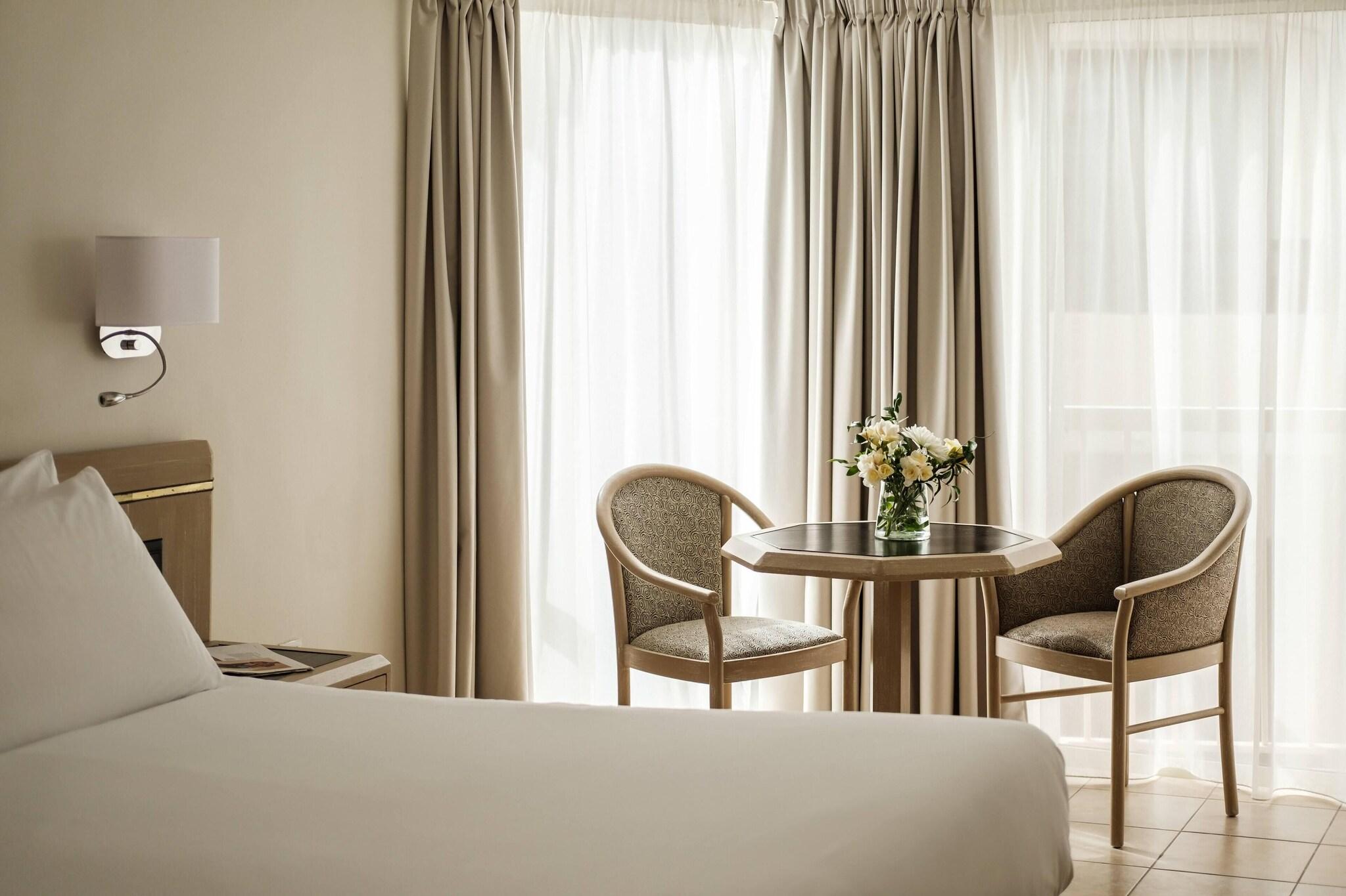 Twin Partial Sea View