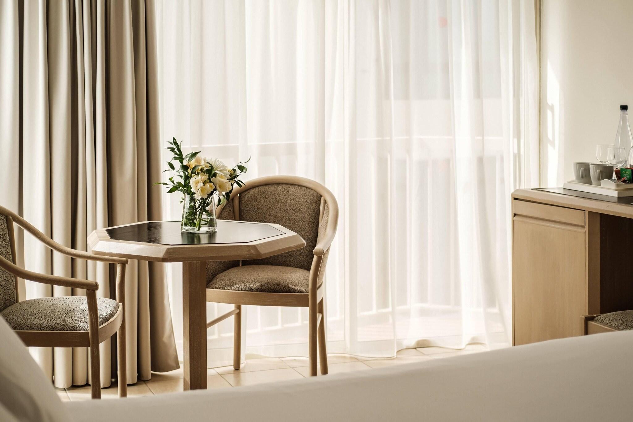 Twin Side Sea View with Balcony