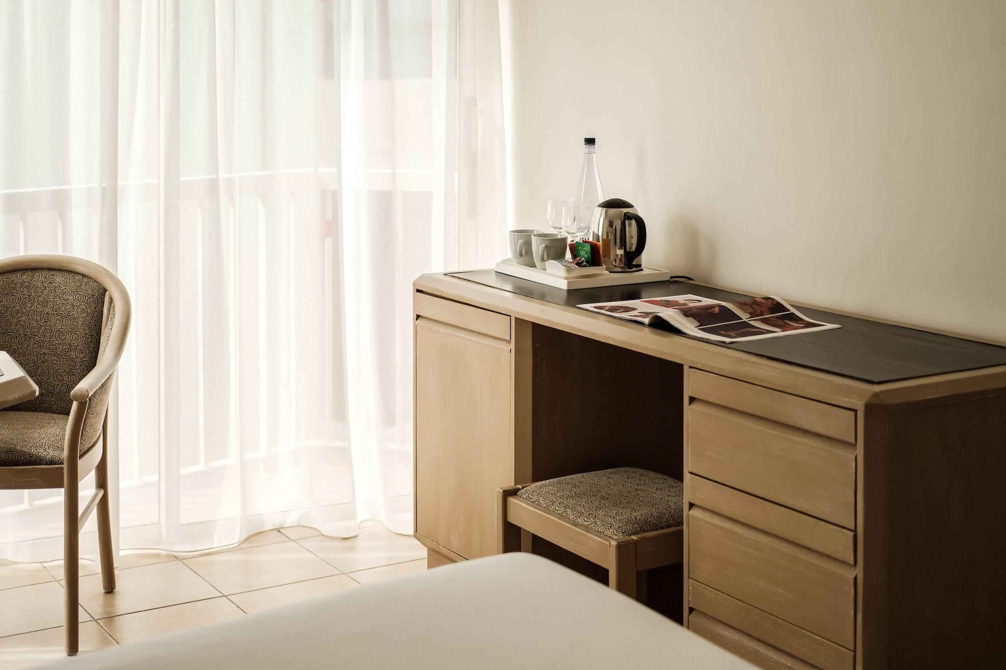 Twin Partial Sea View