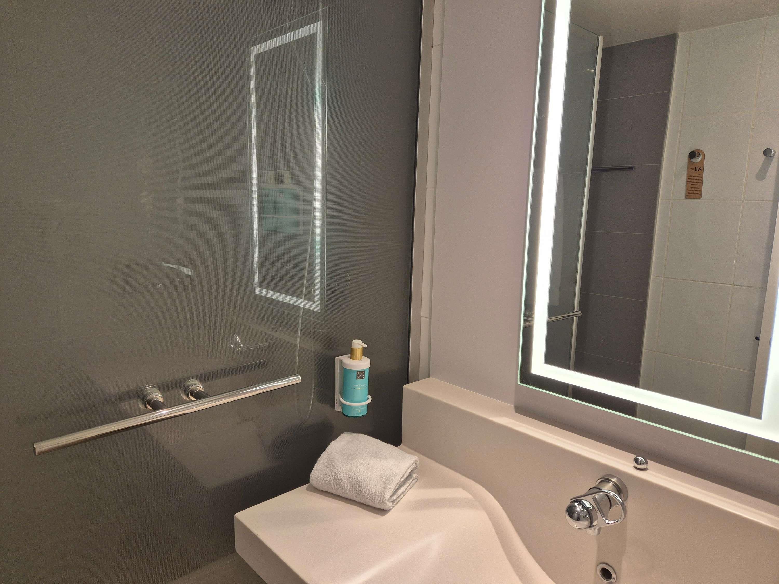 Double Classic Double Bed