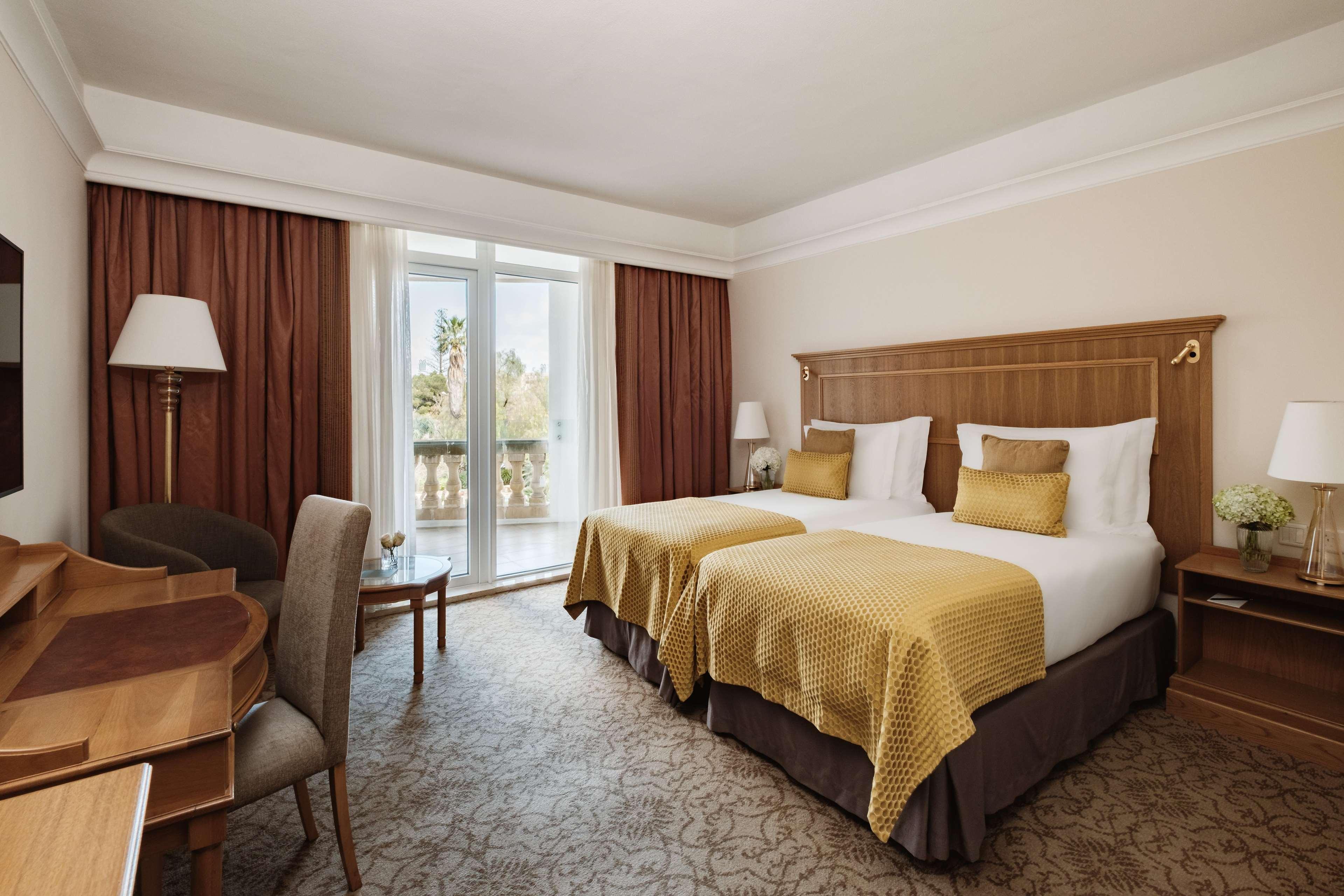 Room Deluxe Queen Bed