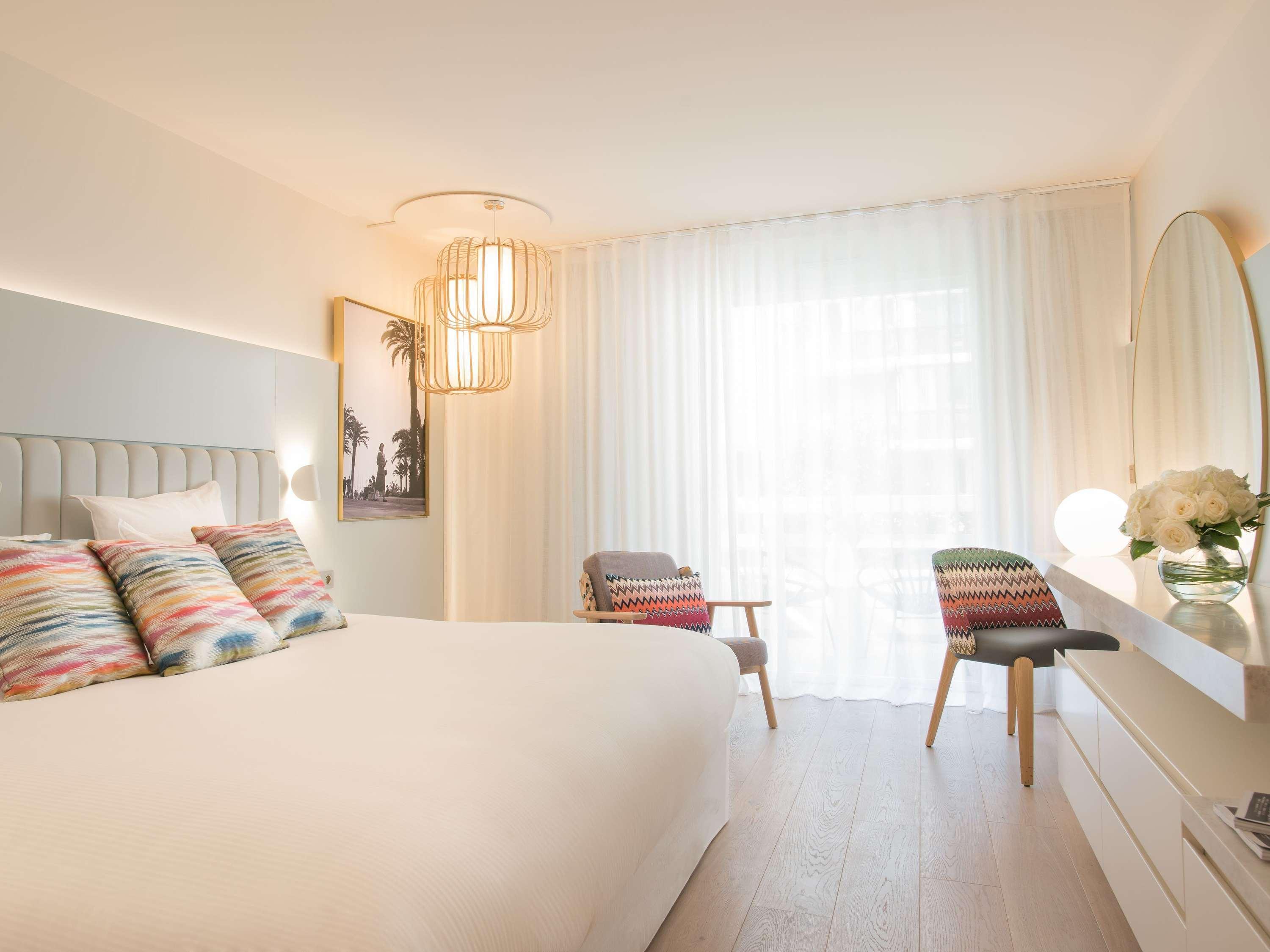 Double Deluxe Queen Bed