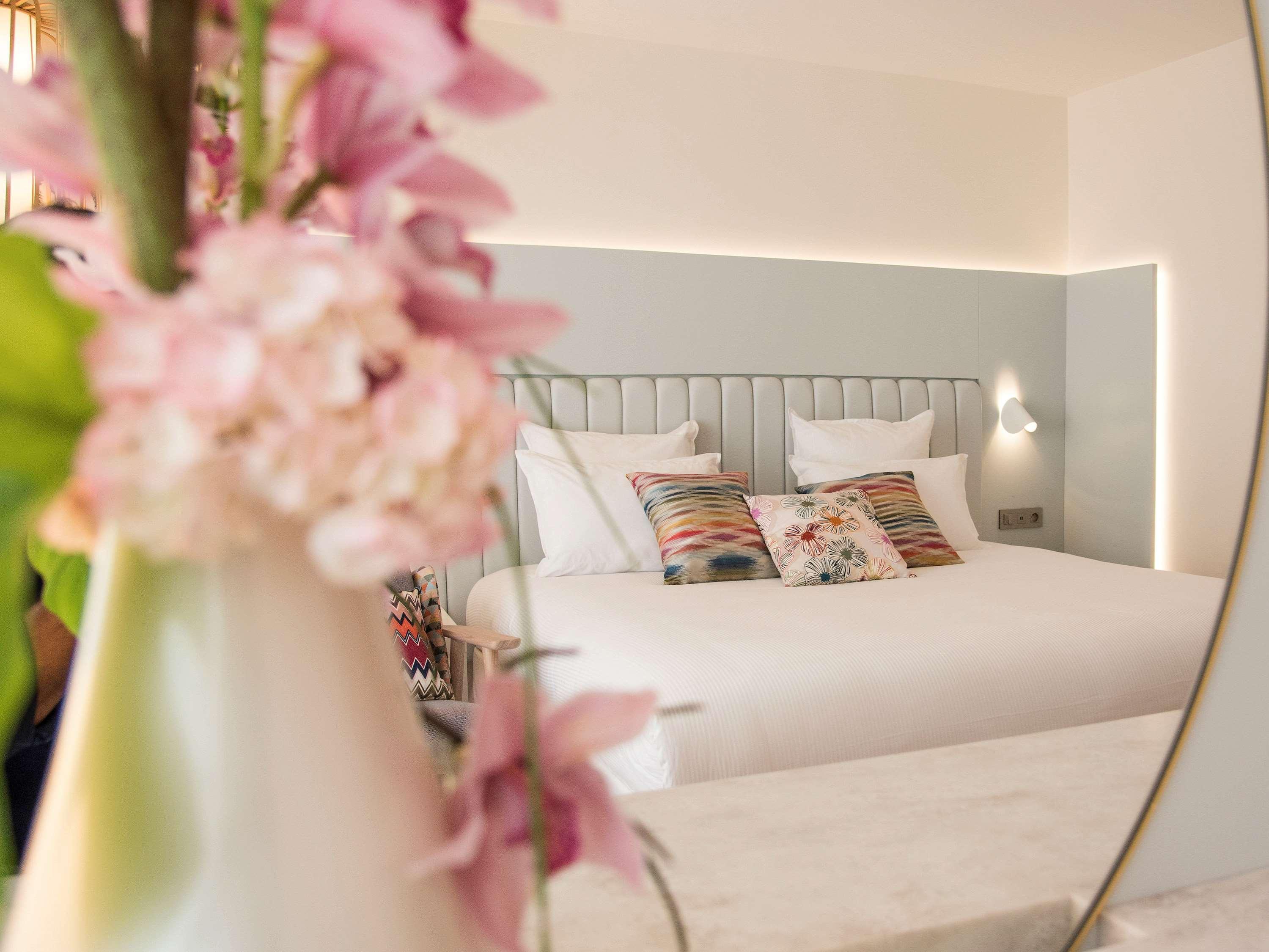 Double Deluxe Queen Bed