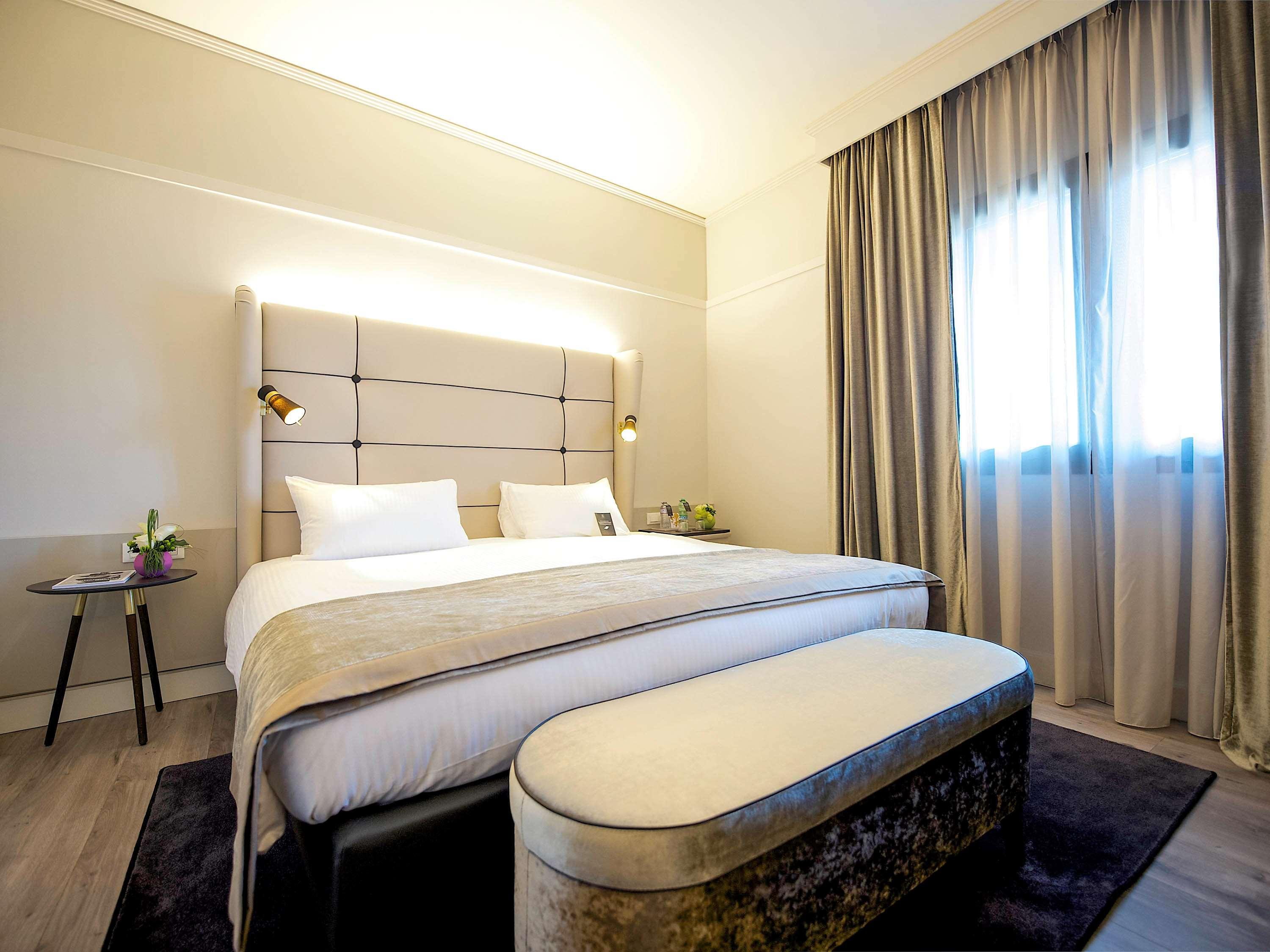 Double Executive Queen Bed