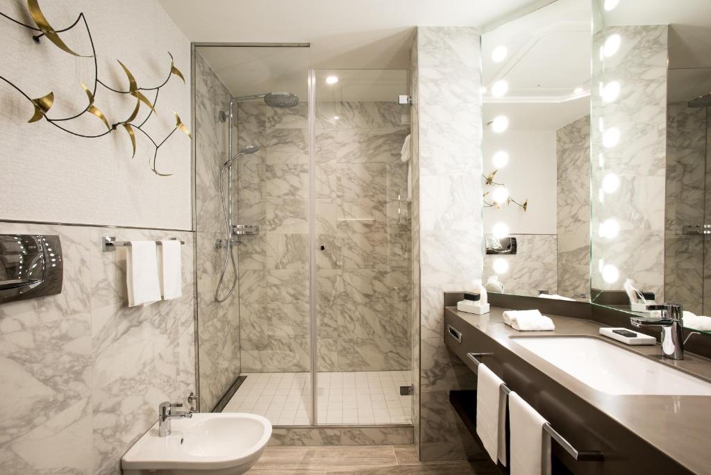 Junior Suite King Size Bed