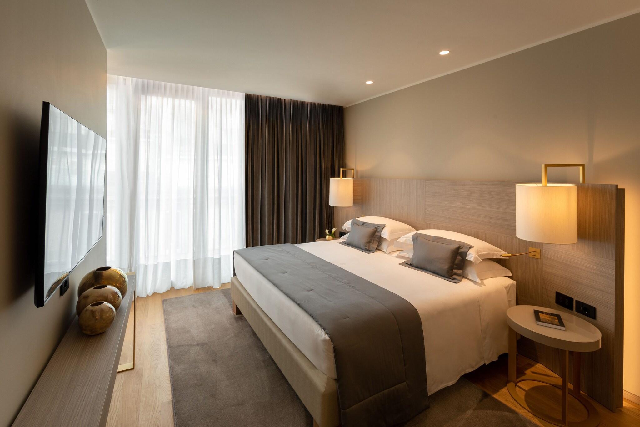 Apartment King Size Bed