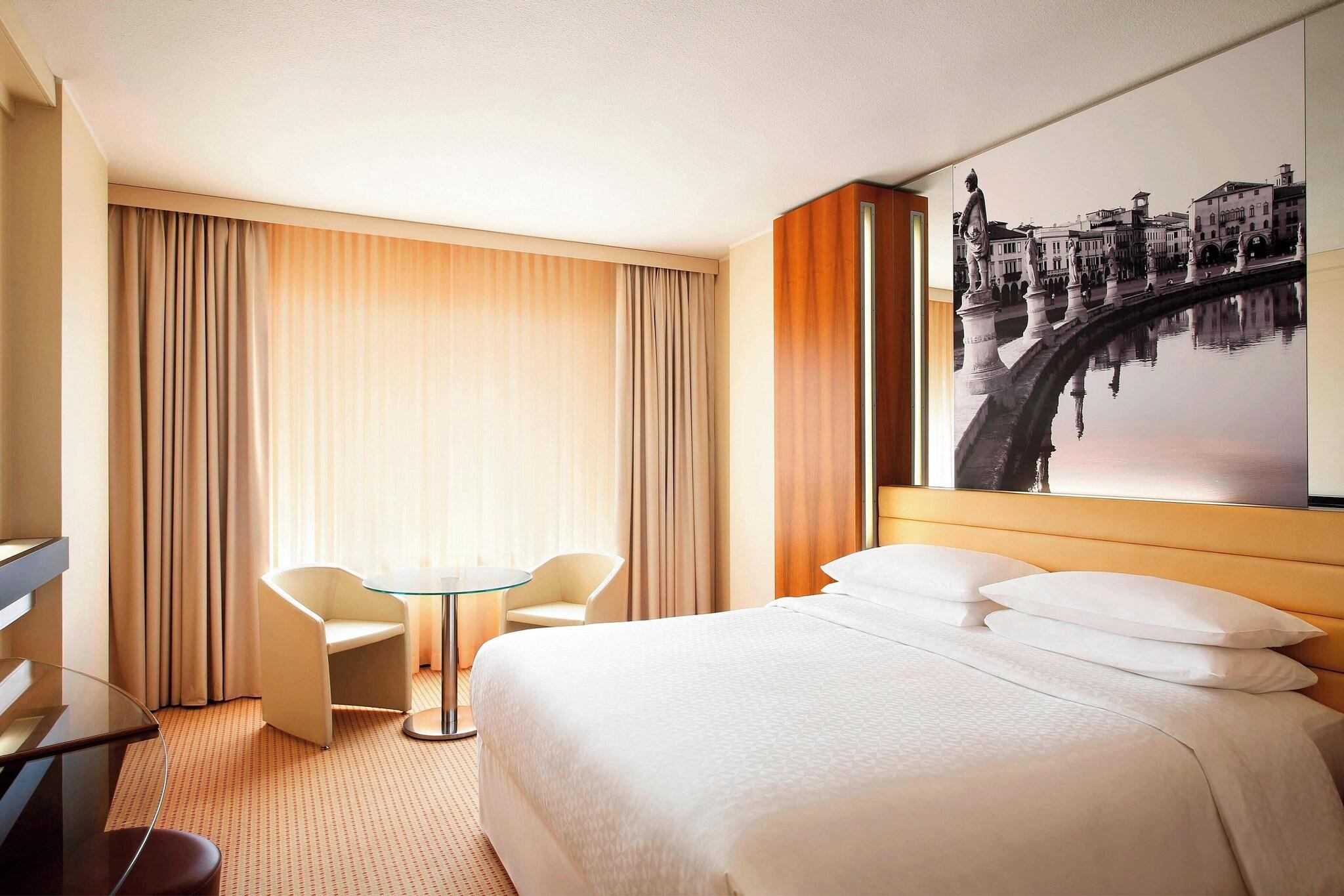 Double Deluxe Queen Bed