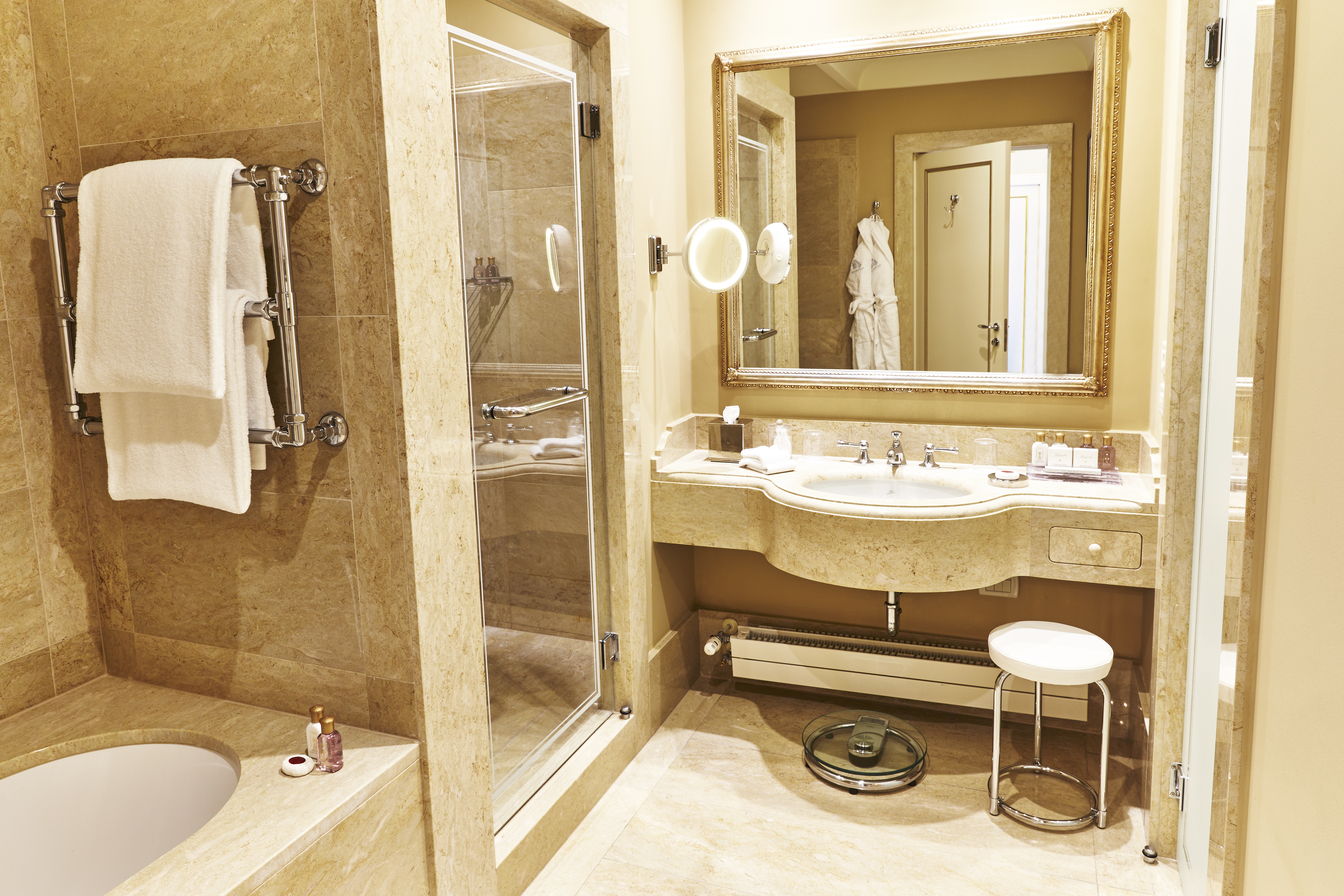 Junior Suite Garden View King Bed