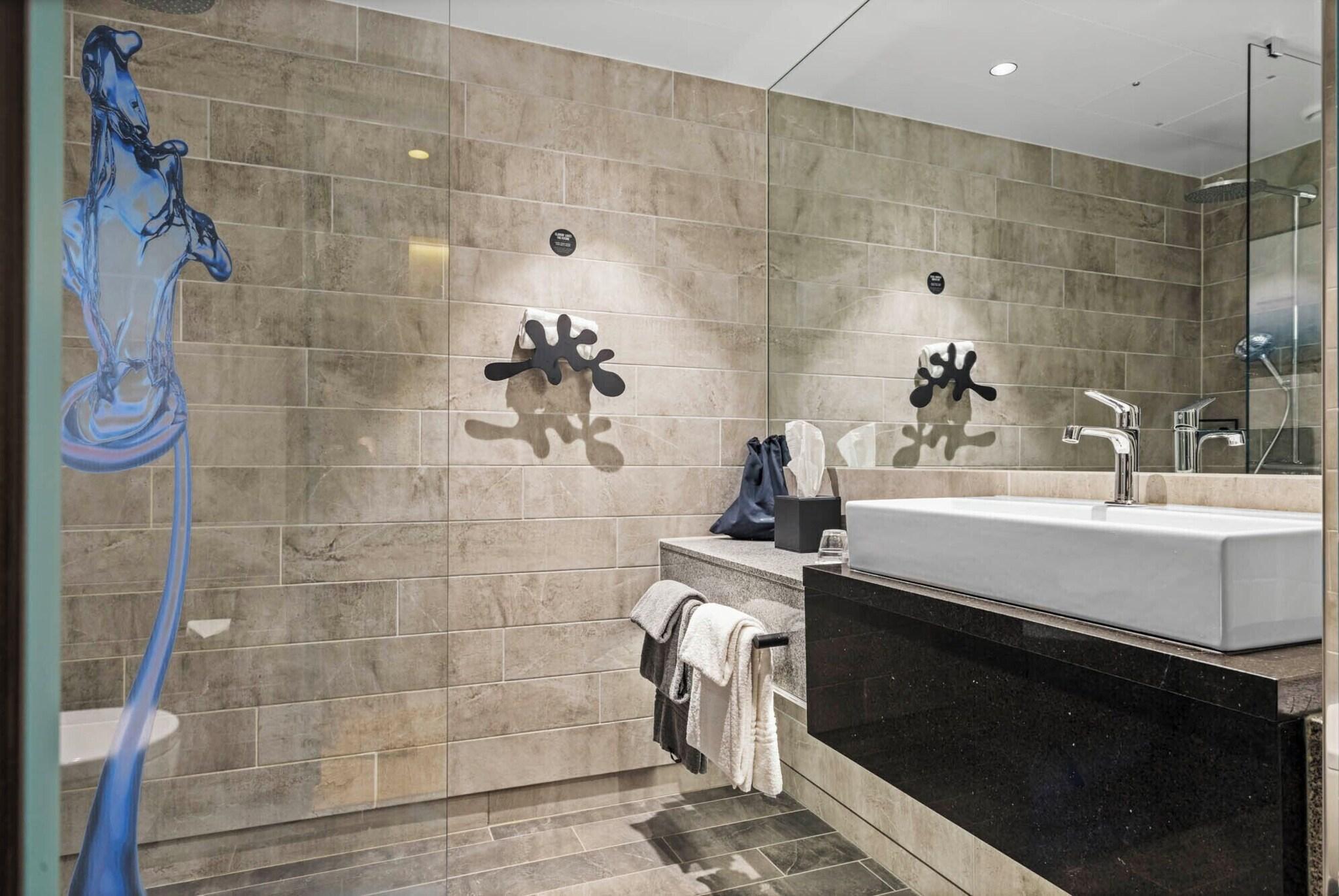 Suite Queen Size Bed