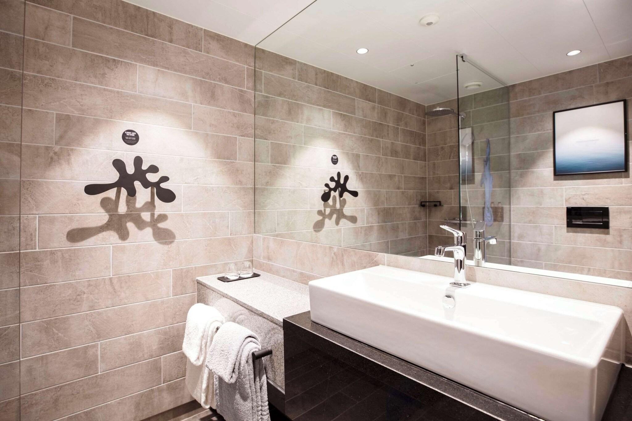 Suite Queen Size Bed