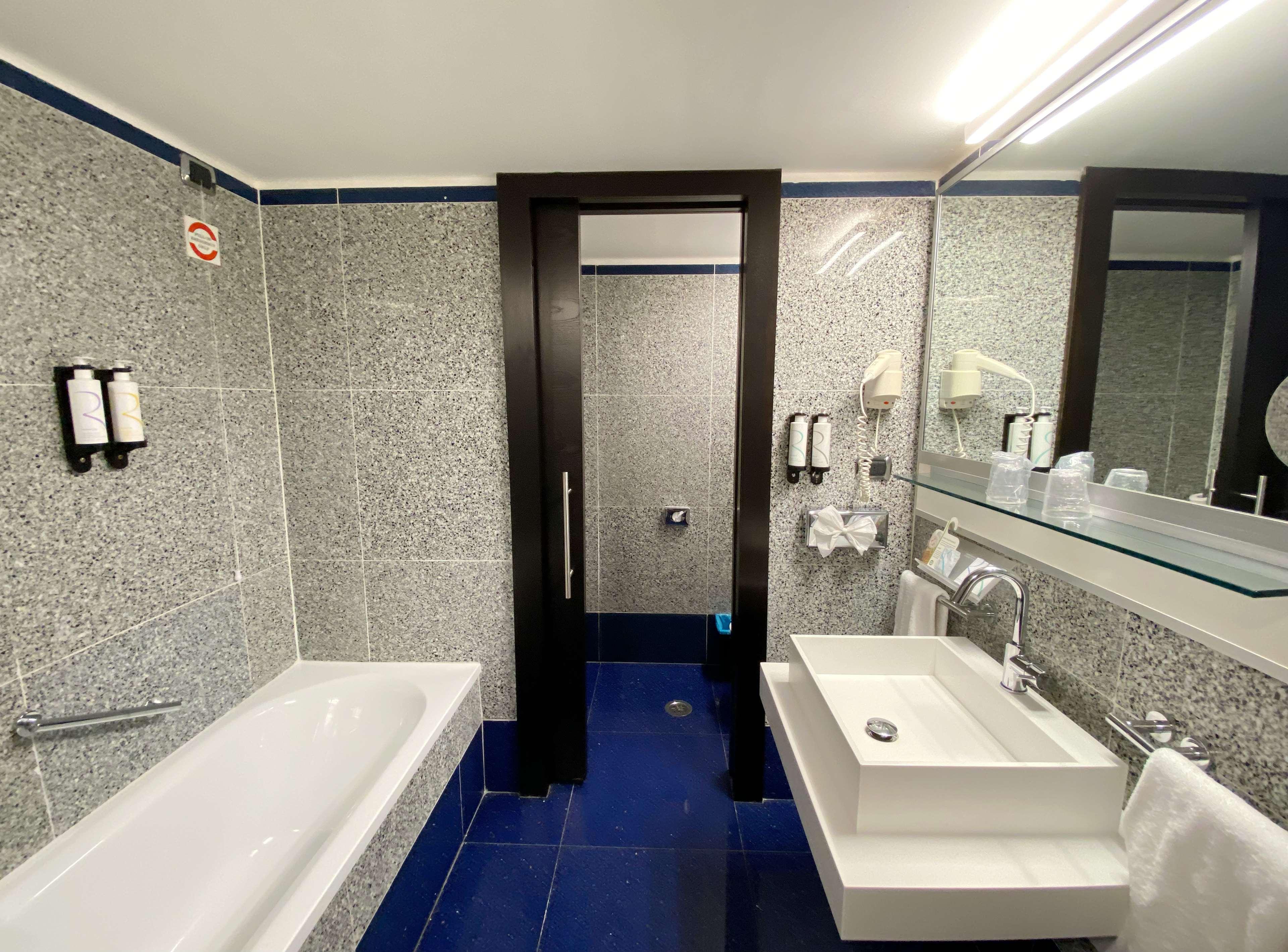 Junior Suite King Size Bed