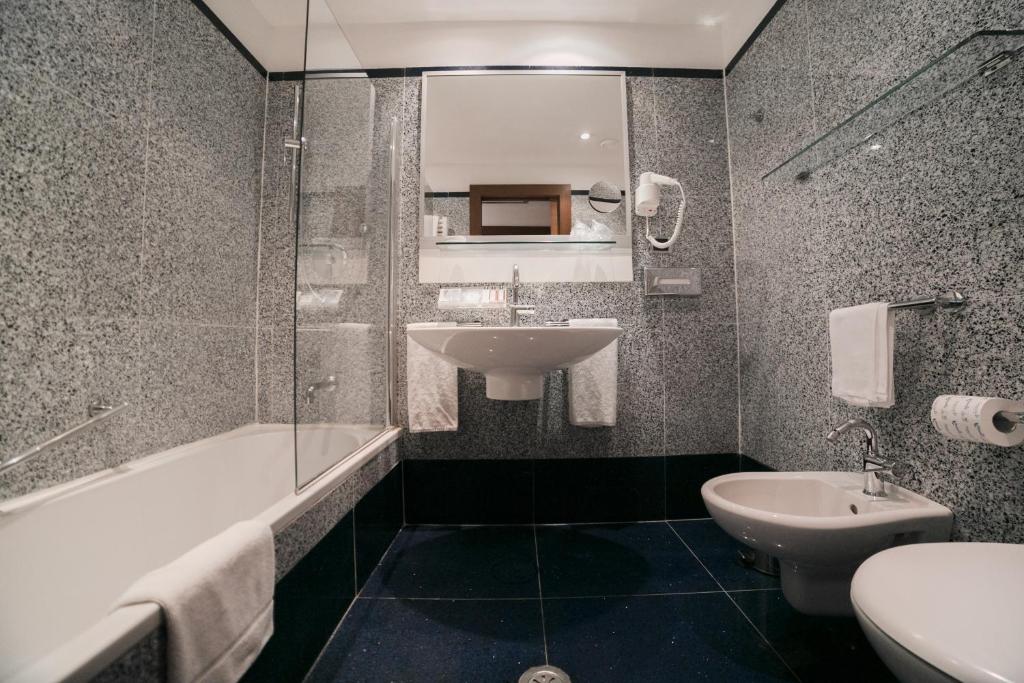 Double or Twin Standard