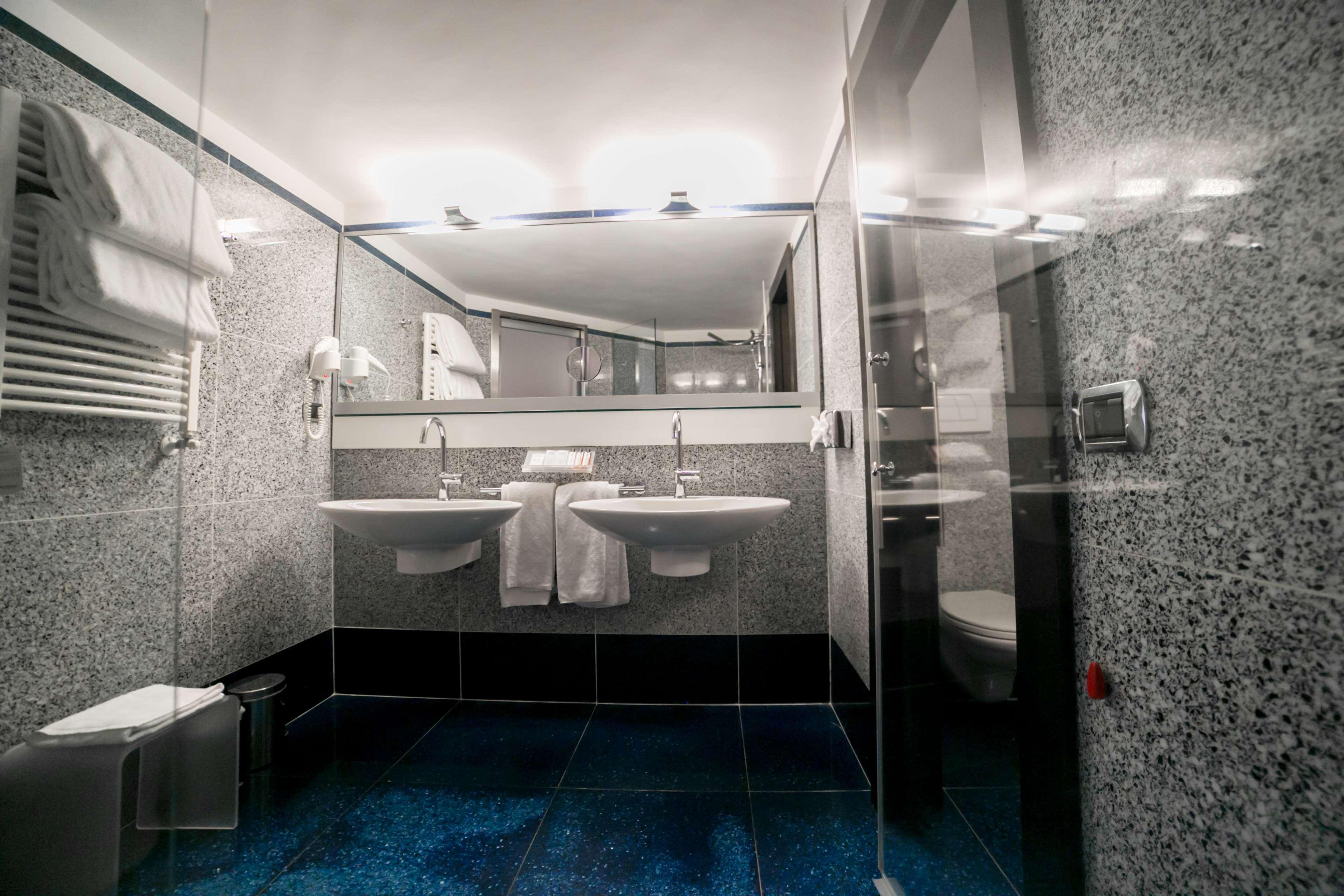 Junior Suite King Size Bed