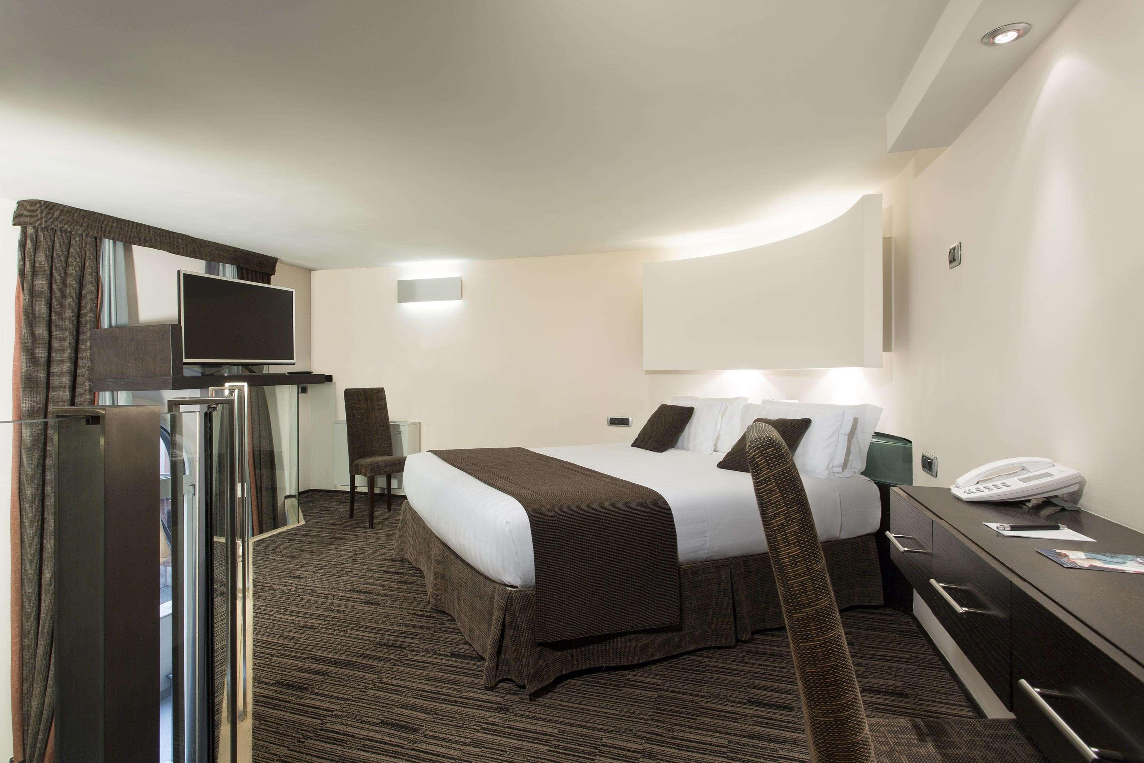 Junior Suite King Size Bed