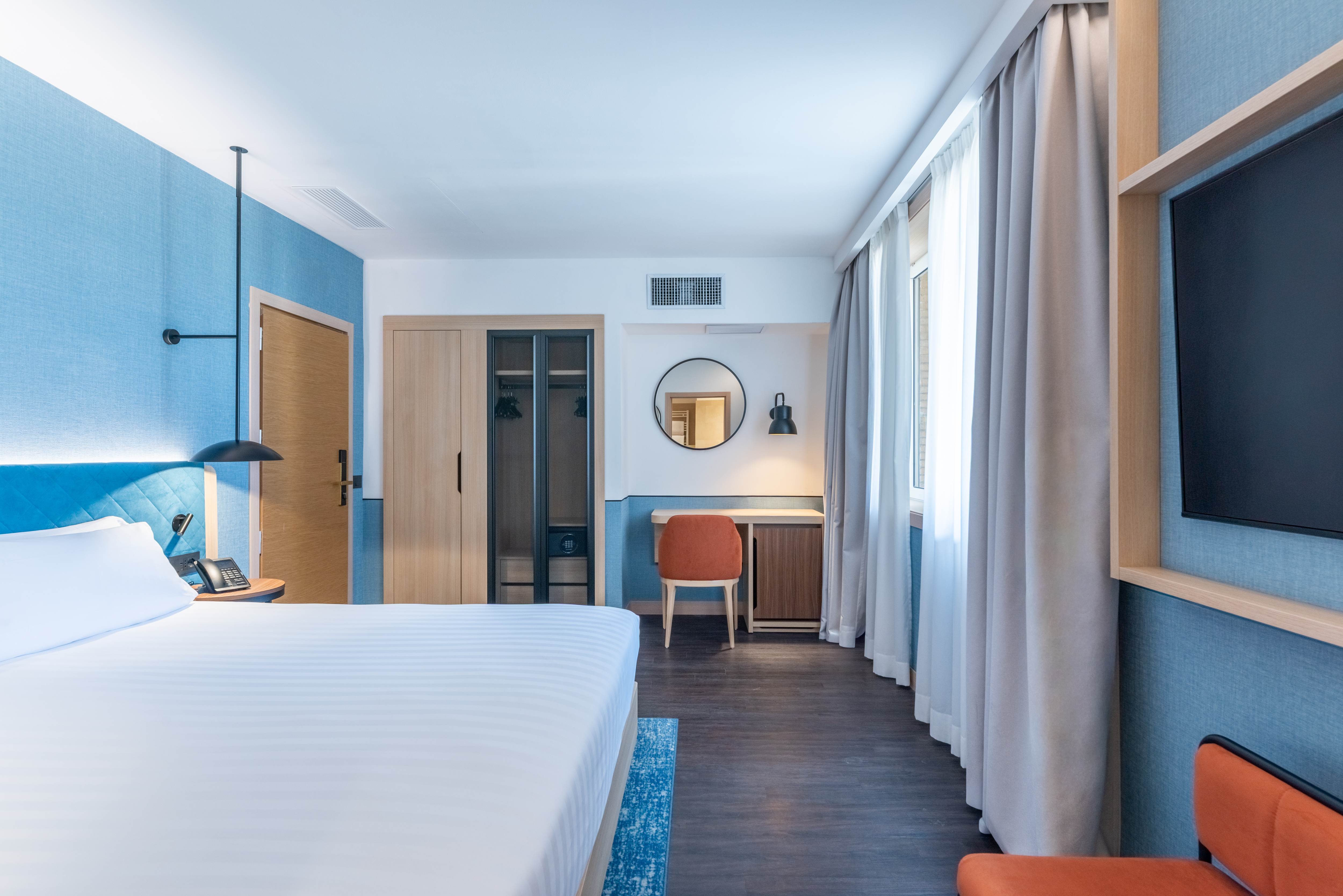 Double Accessible King Size Bed