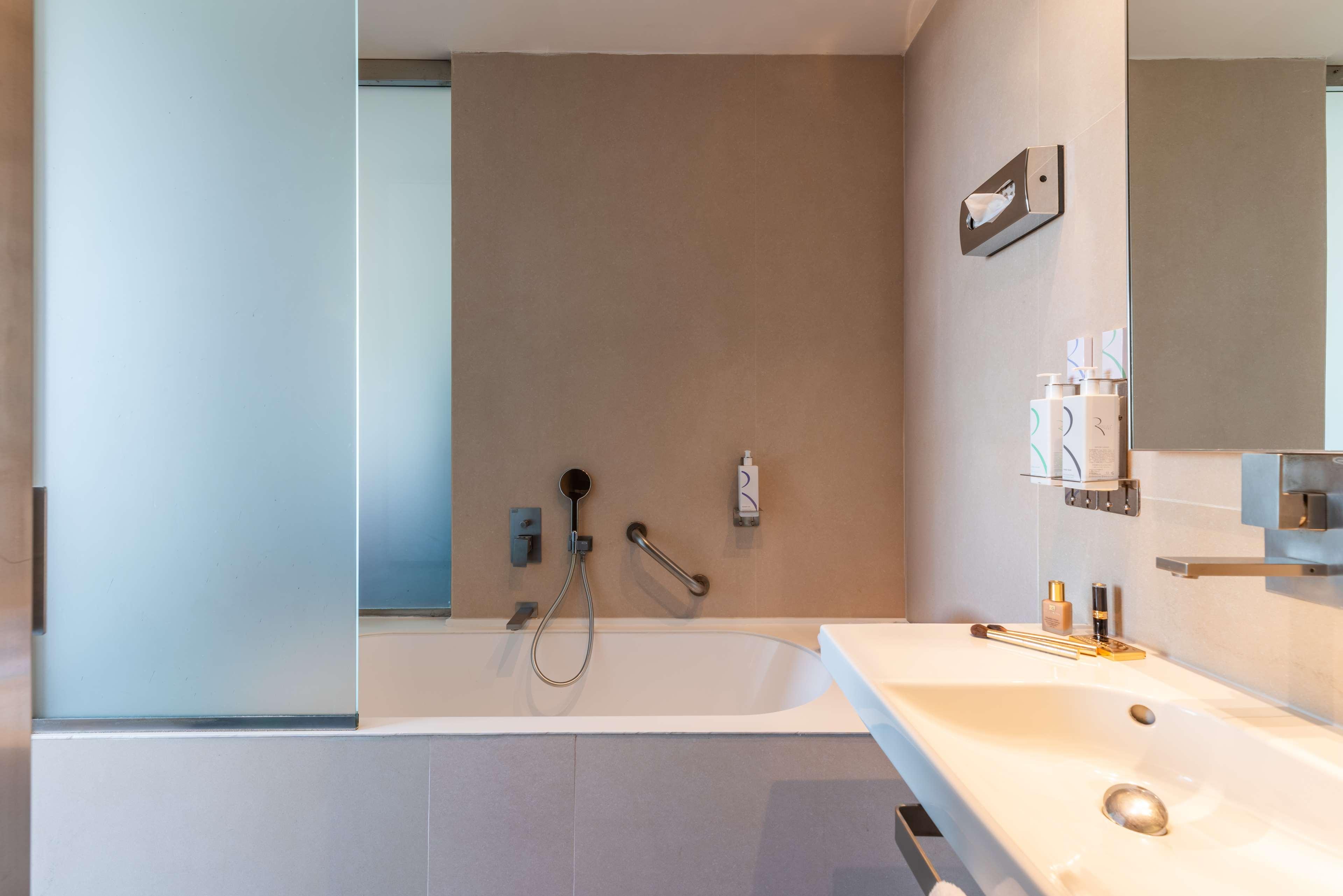 Junior Suite King Size Bed