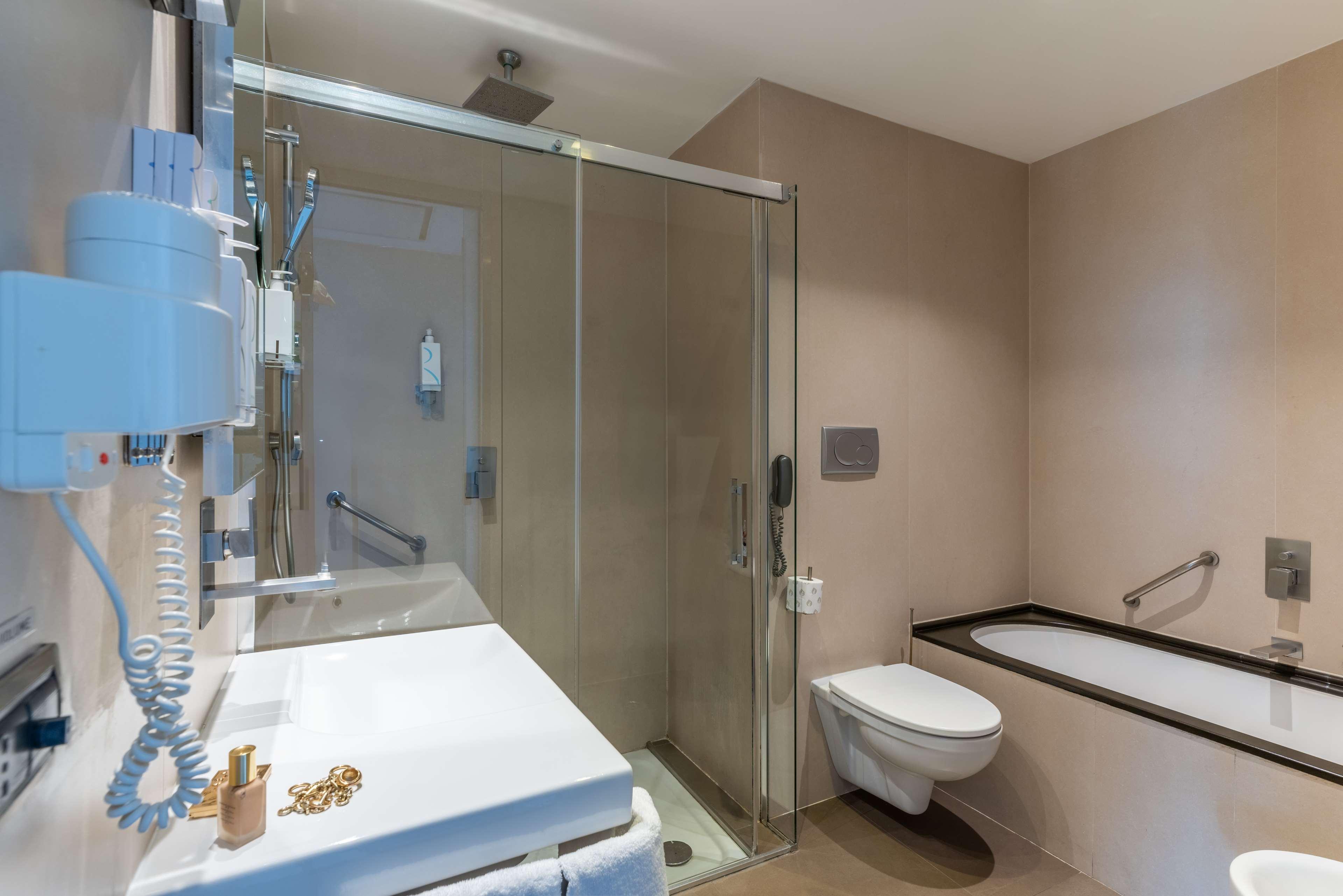 Triple Deluxe King Bed