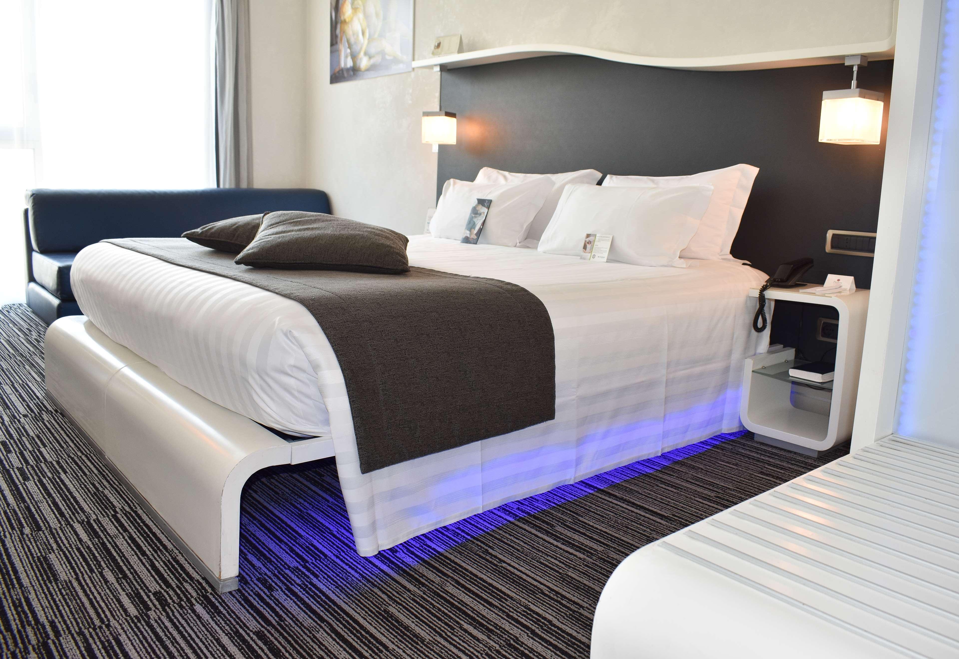 Triple Deluxe King Bed