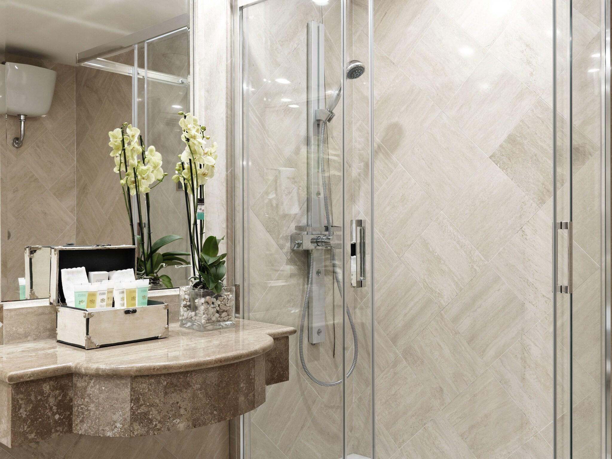 Junior Suite City View King Bed