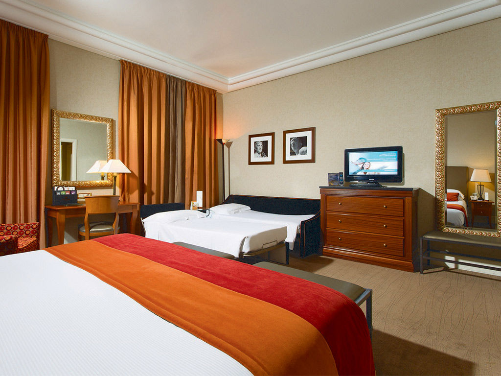 Family Room Capacity 4