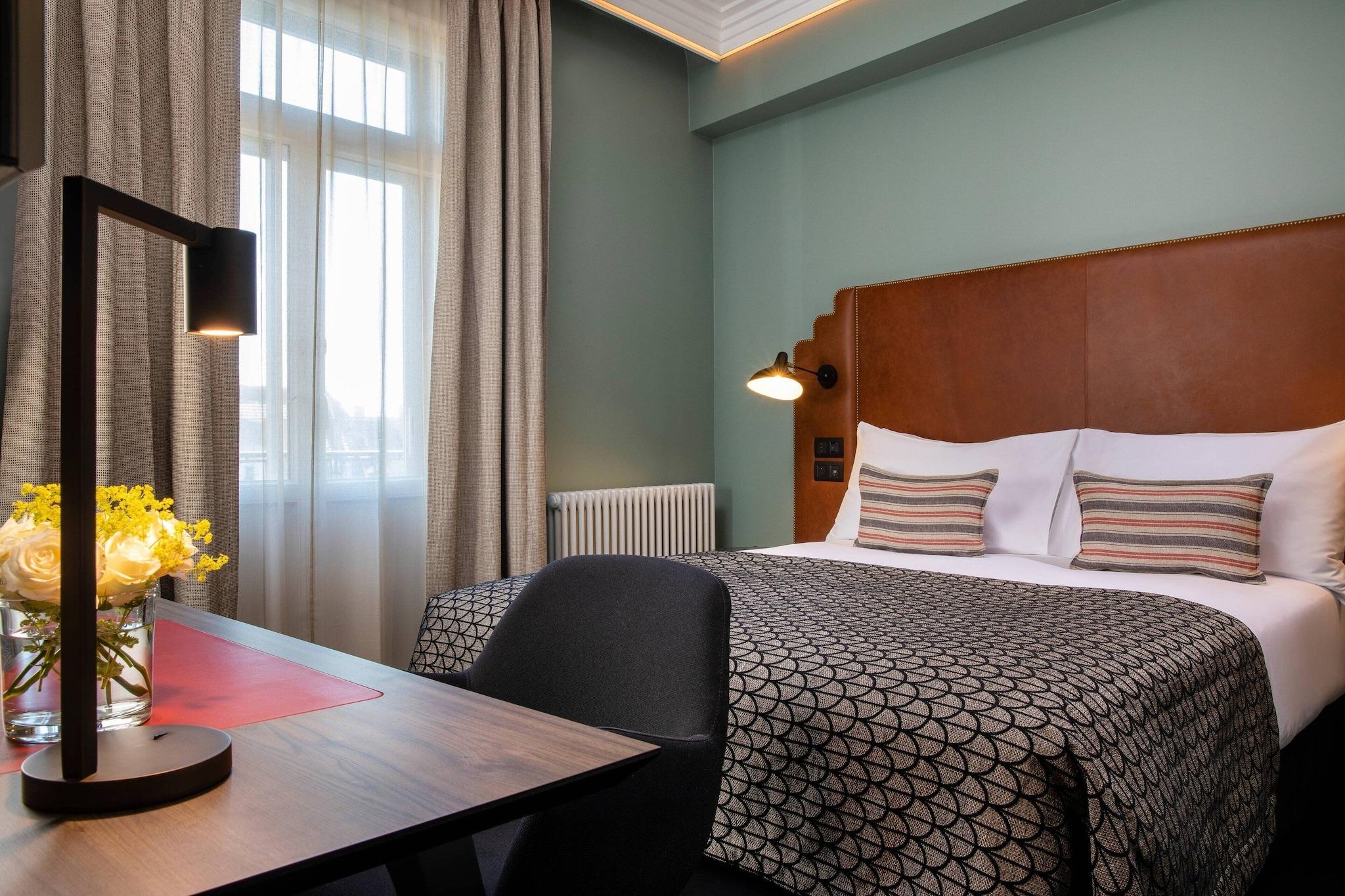 Double Queen Size Bed