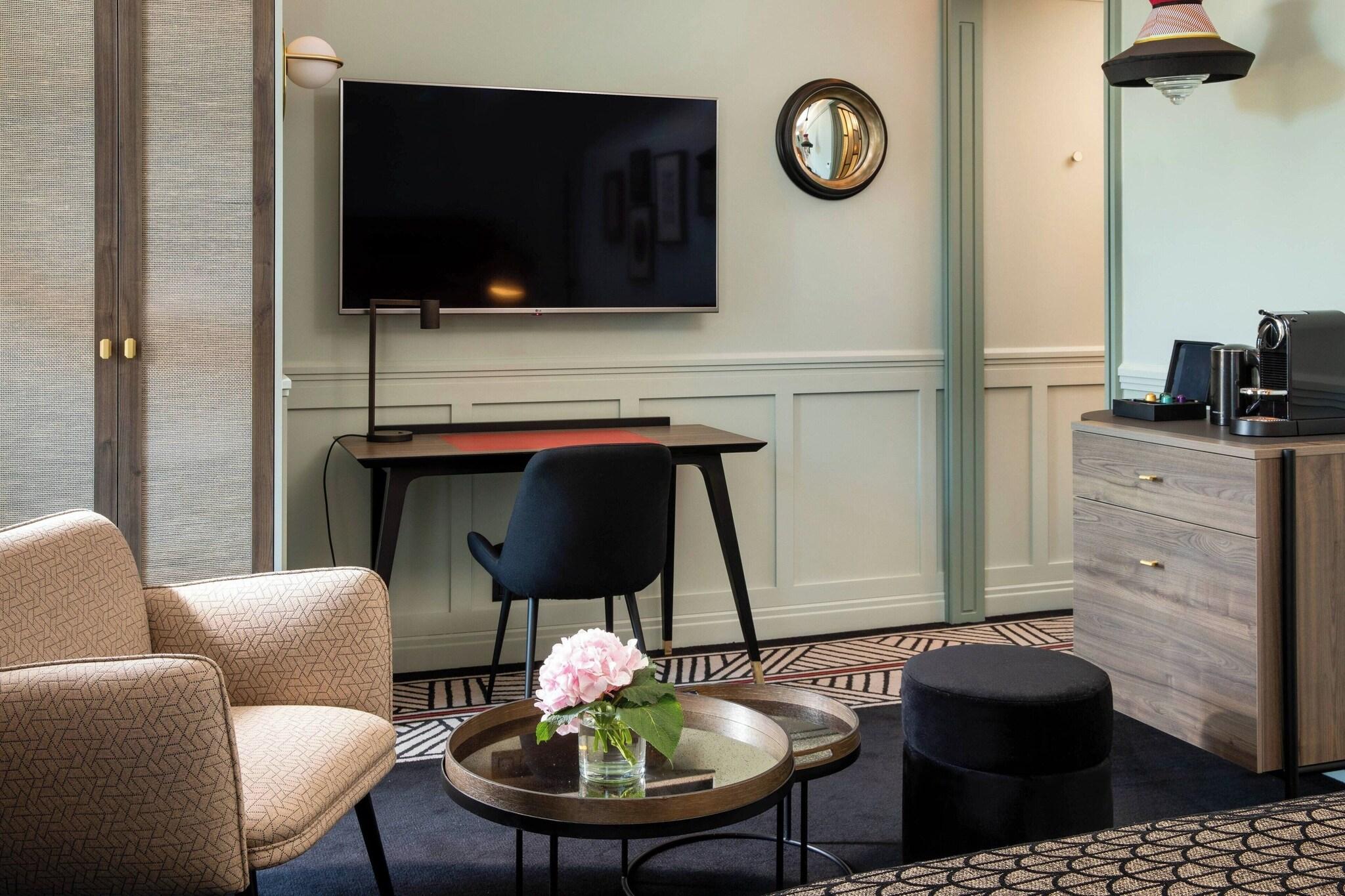 Double Queen Size Bed