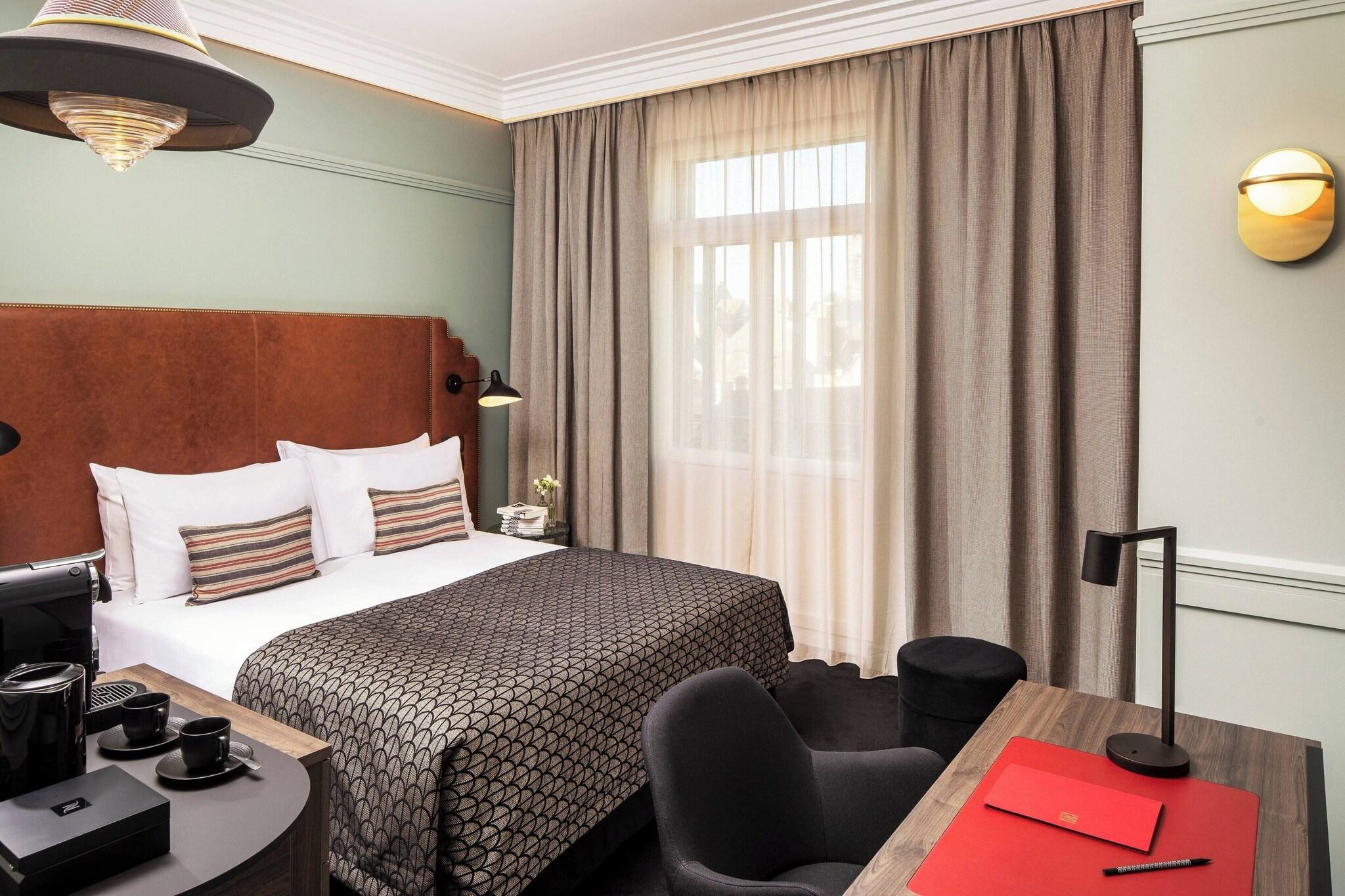 Double Queen Size Bed