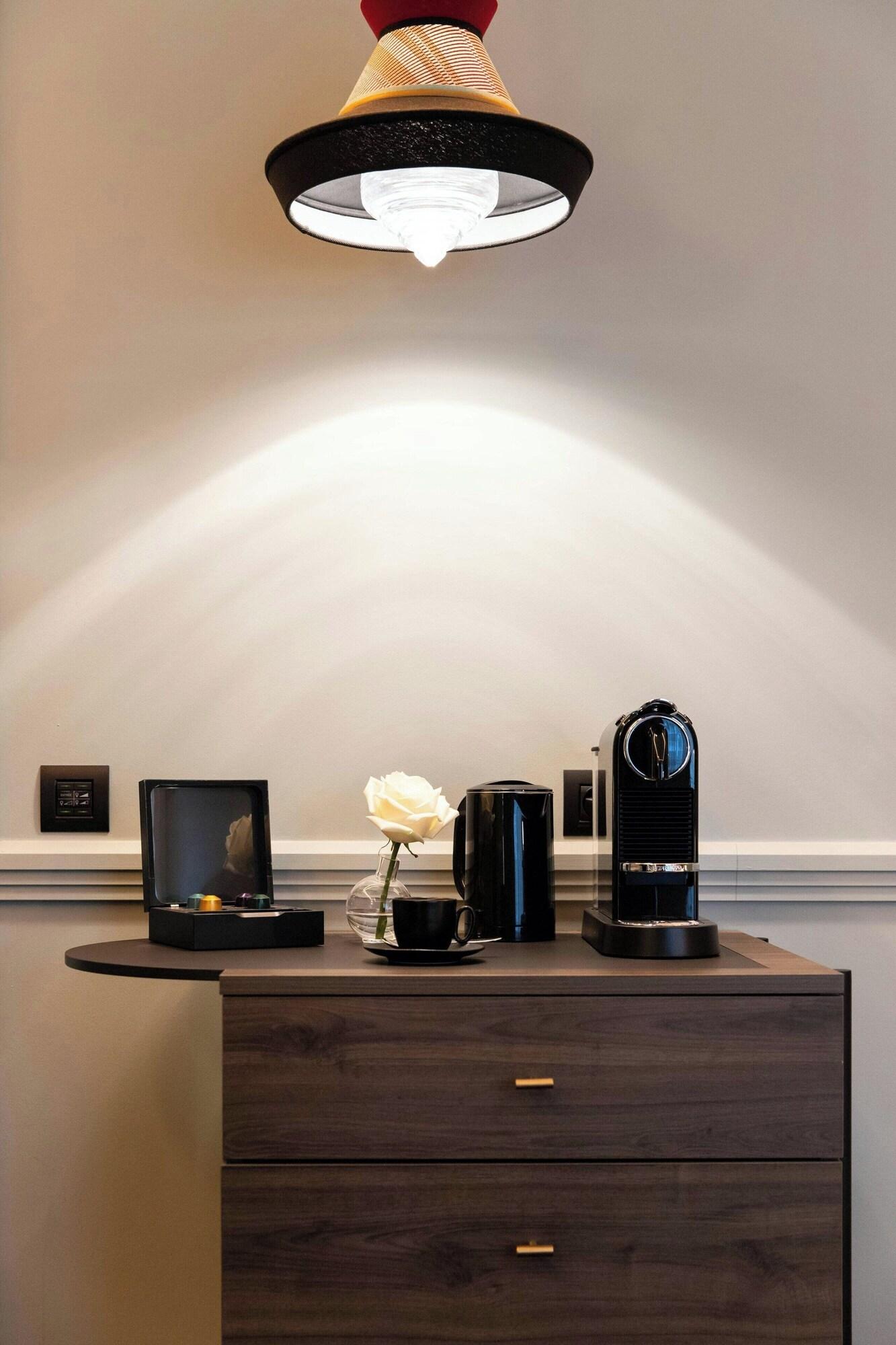 Junior Suite Queen Size Bed