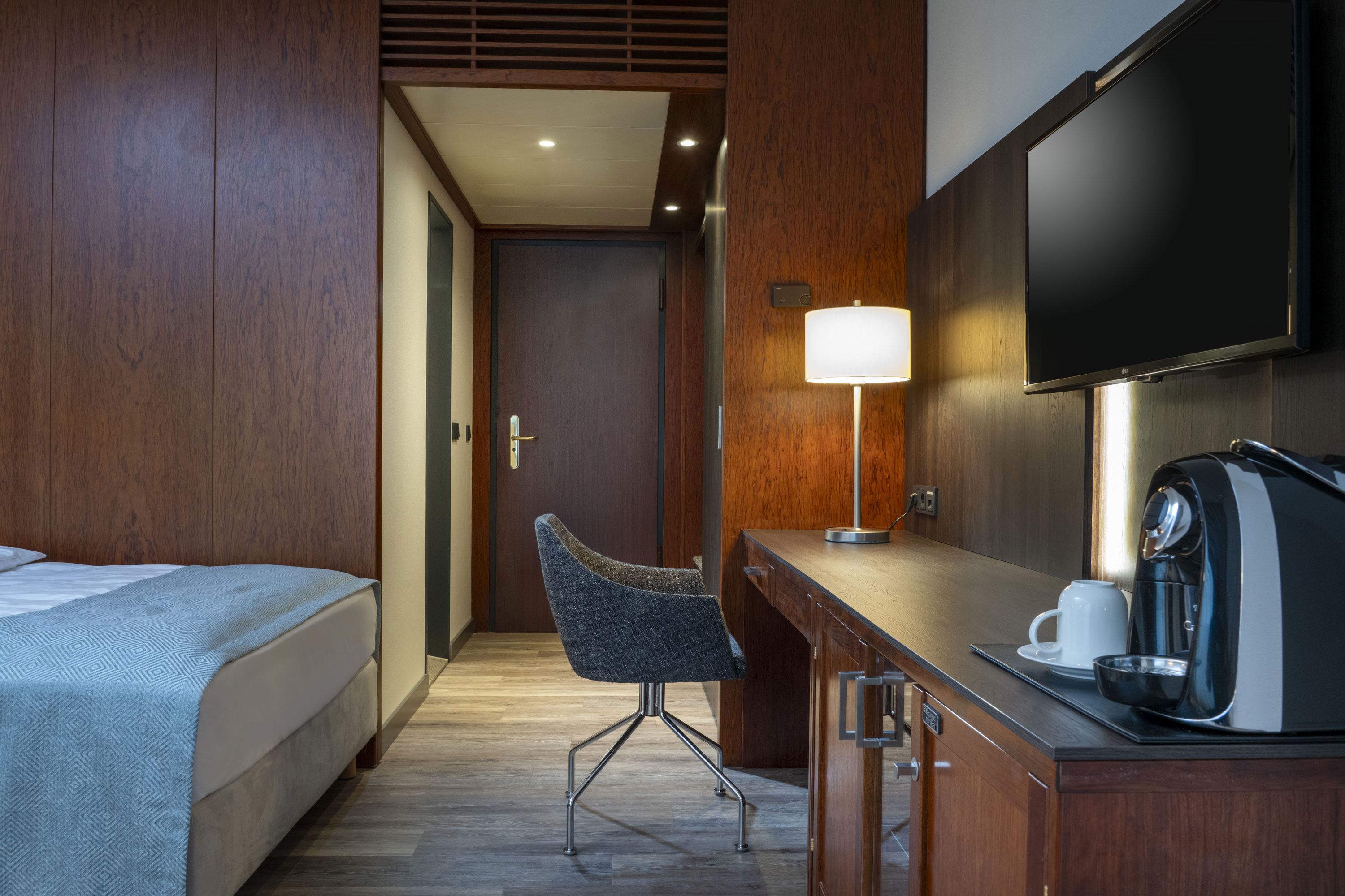 Double Queen Size Bed