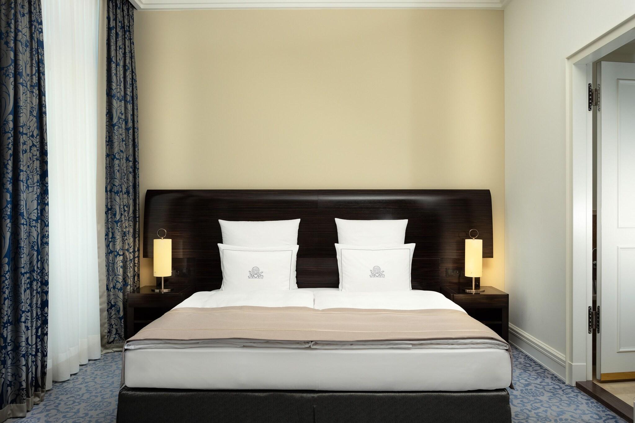 Double Deluxe King Bed