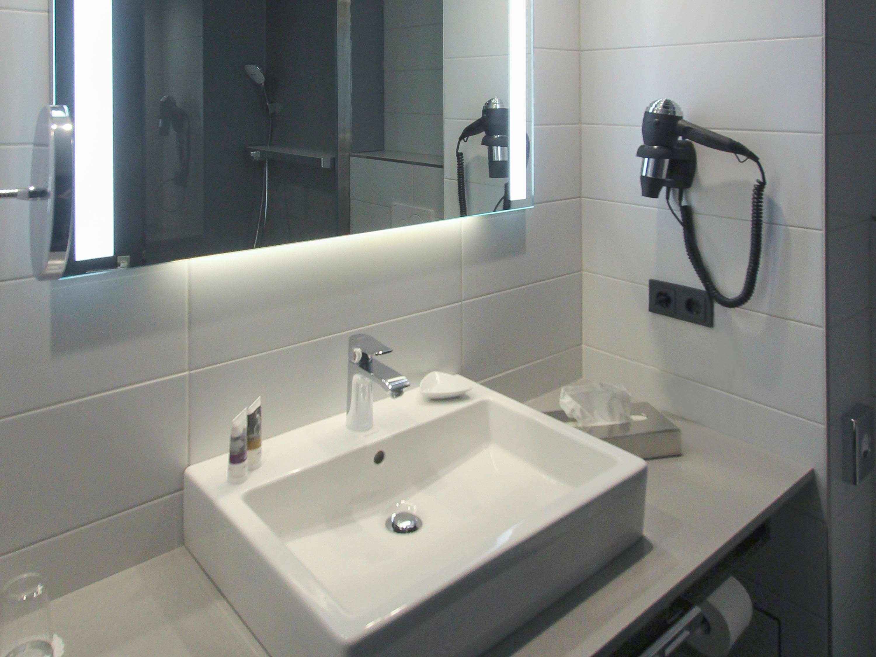 Family Room Queen Size Bed