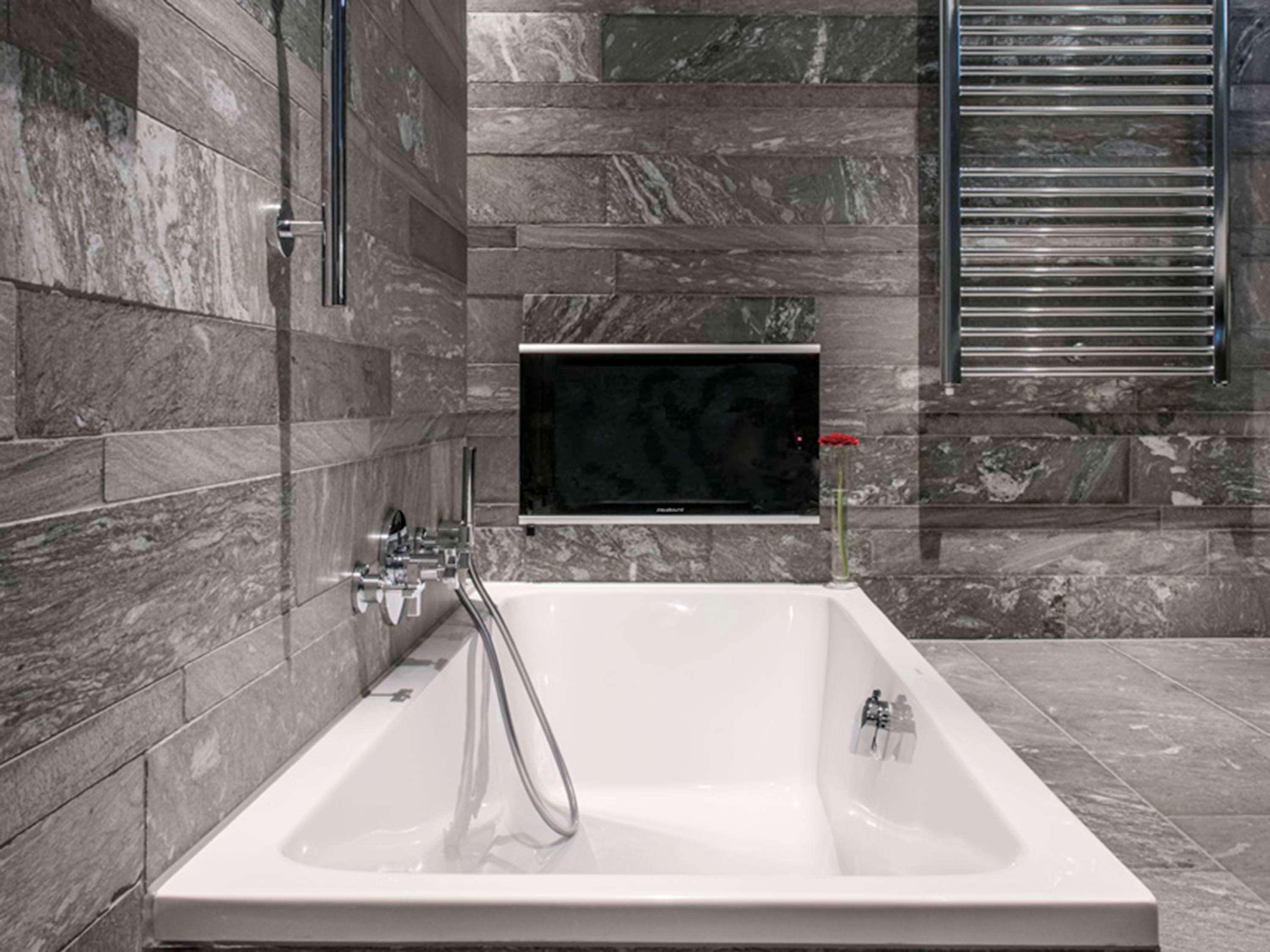 Suite Deluxe King Bed