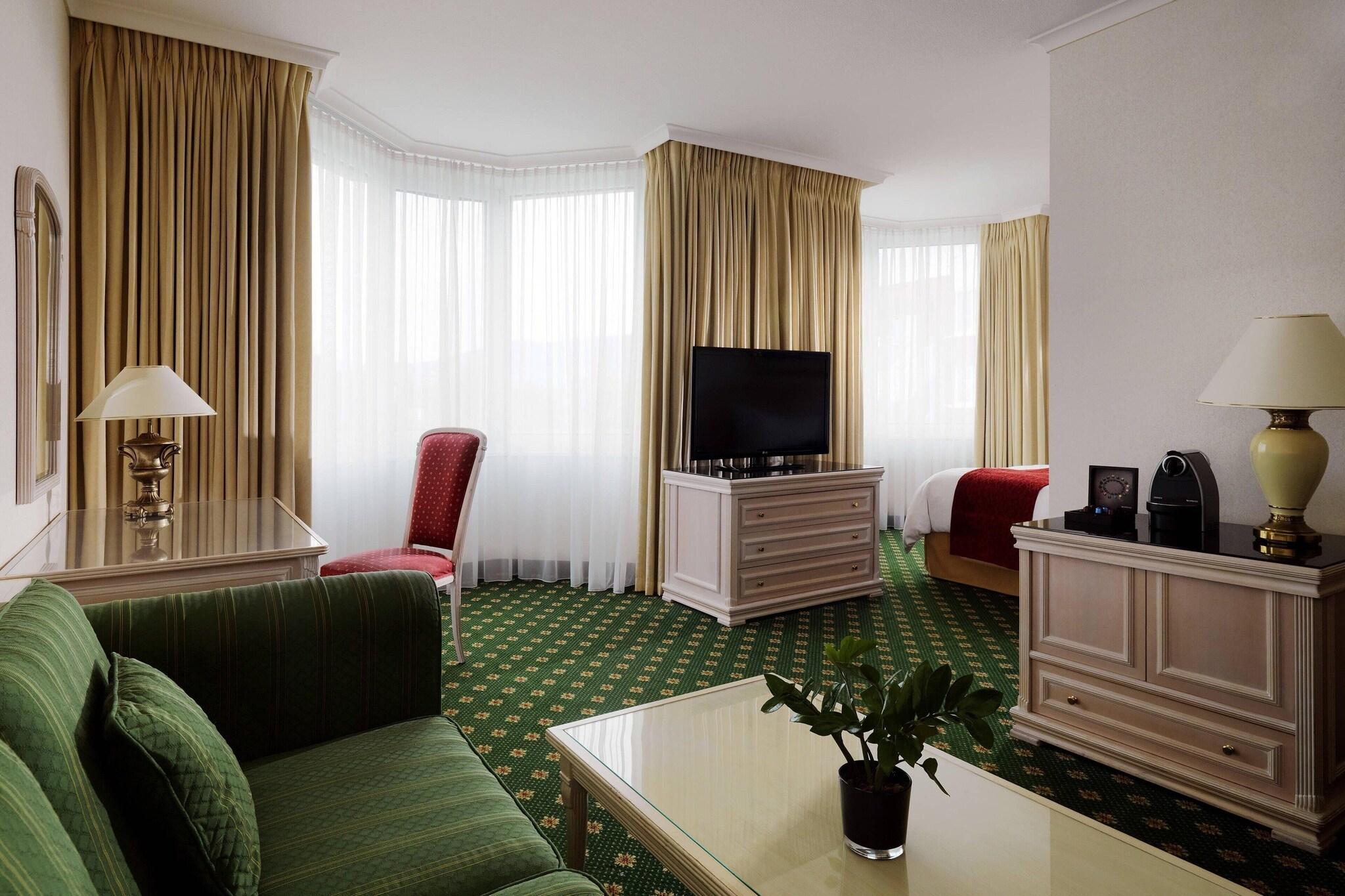 Junior Suite King Size Bed