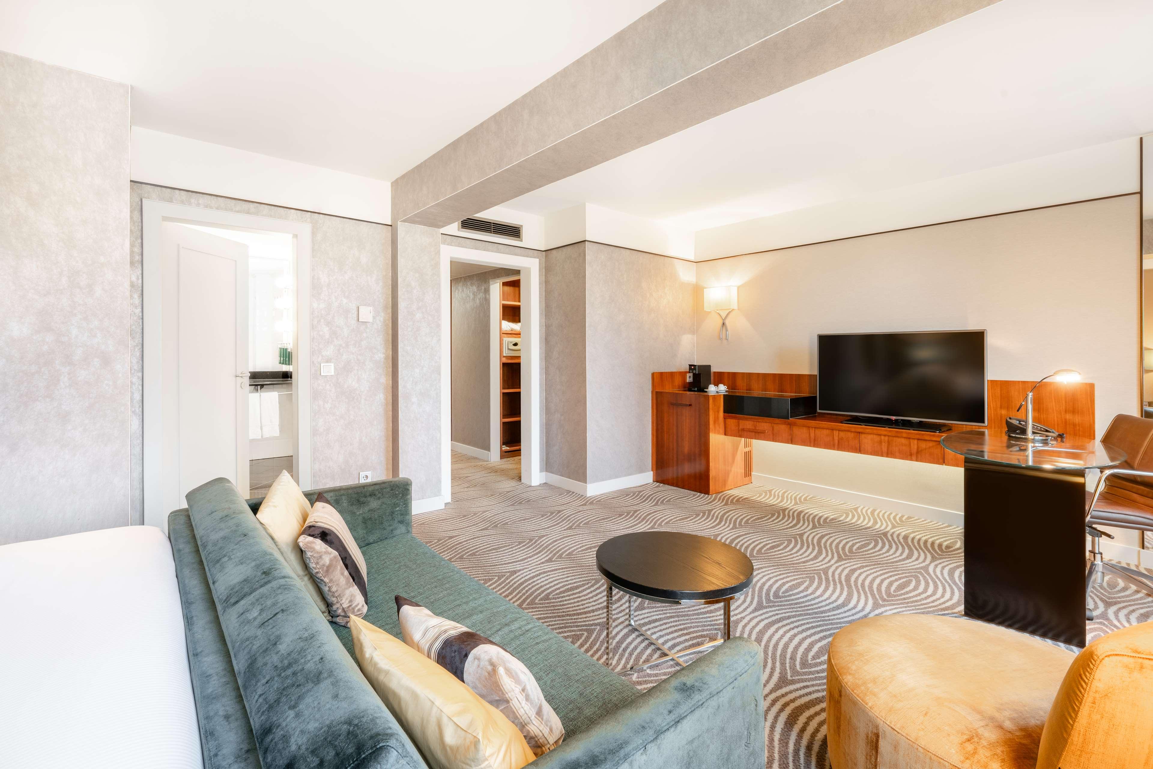 Junior Suite King Size Bed