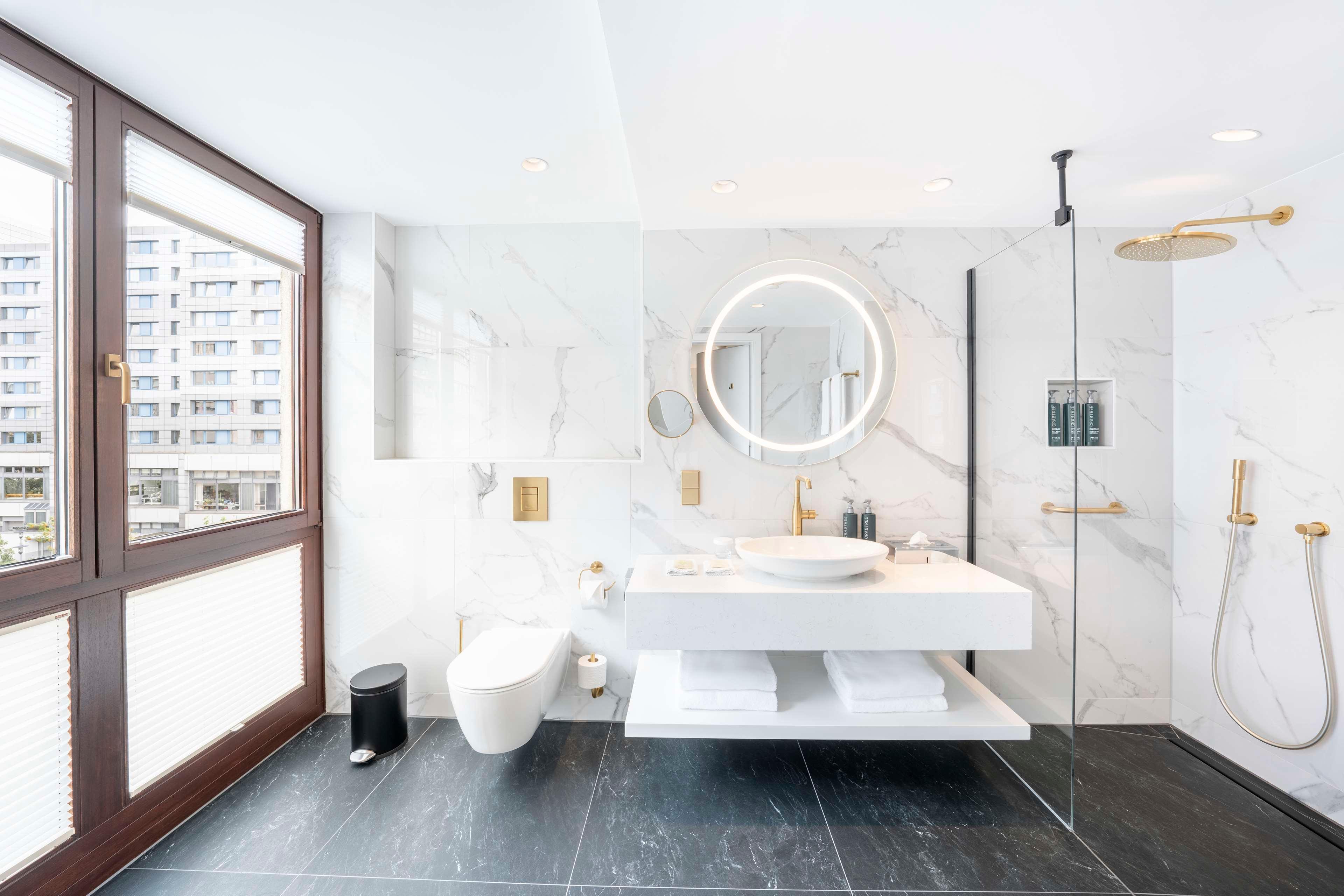 Studio King Size Bed