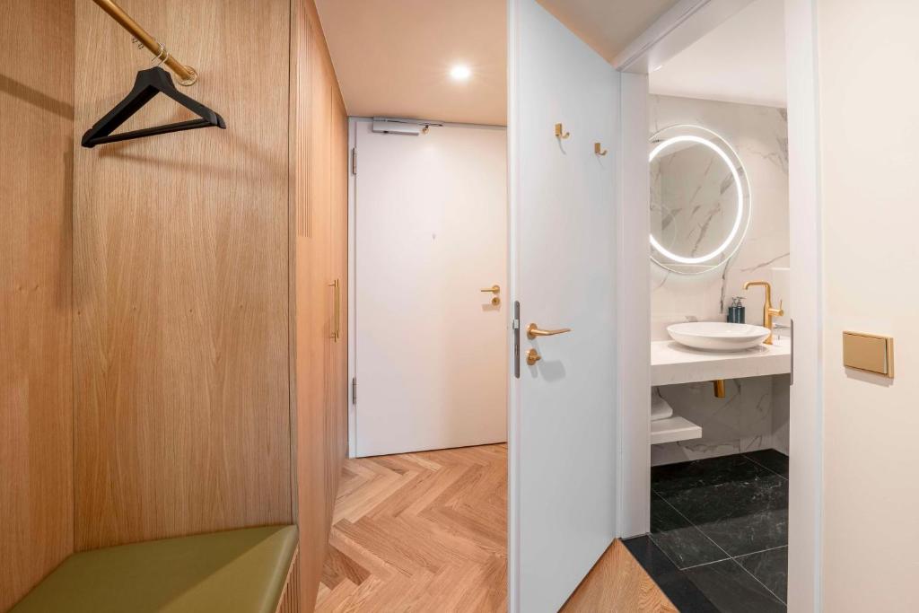 Double or Twin Grand